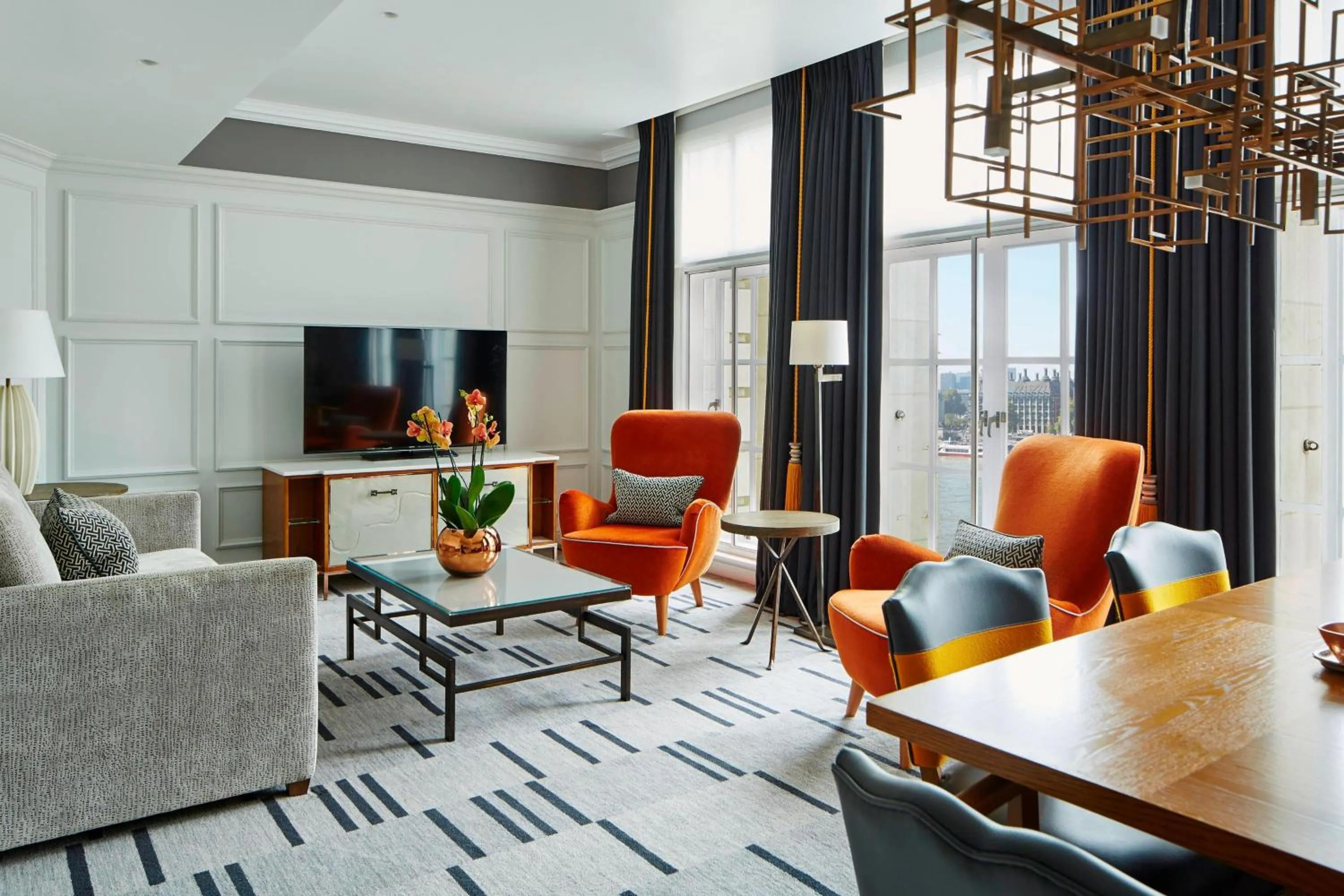 Living room in London Marriott Hotel County Hall