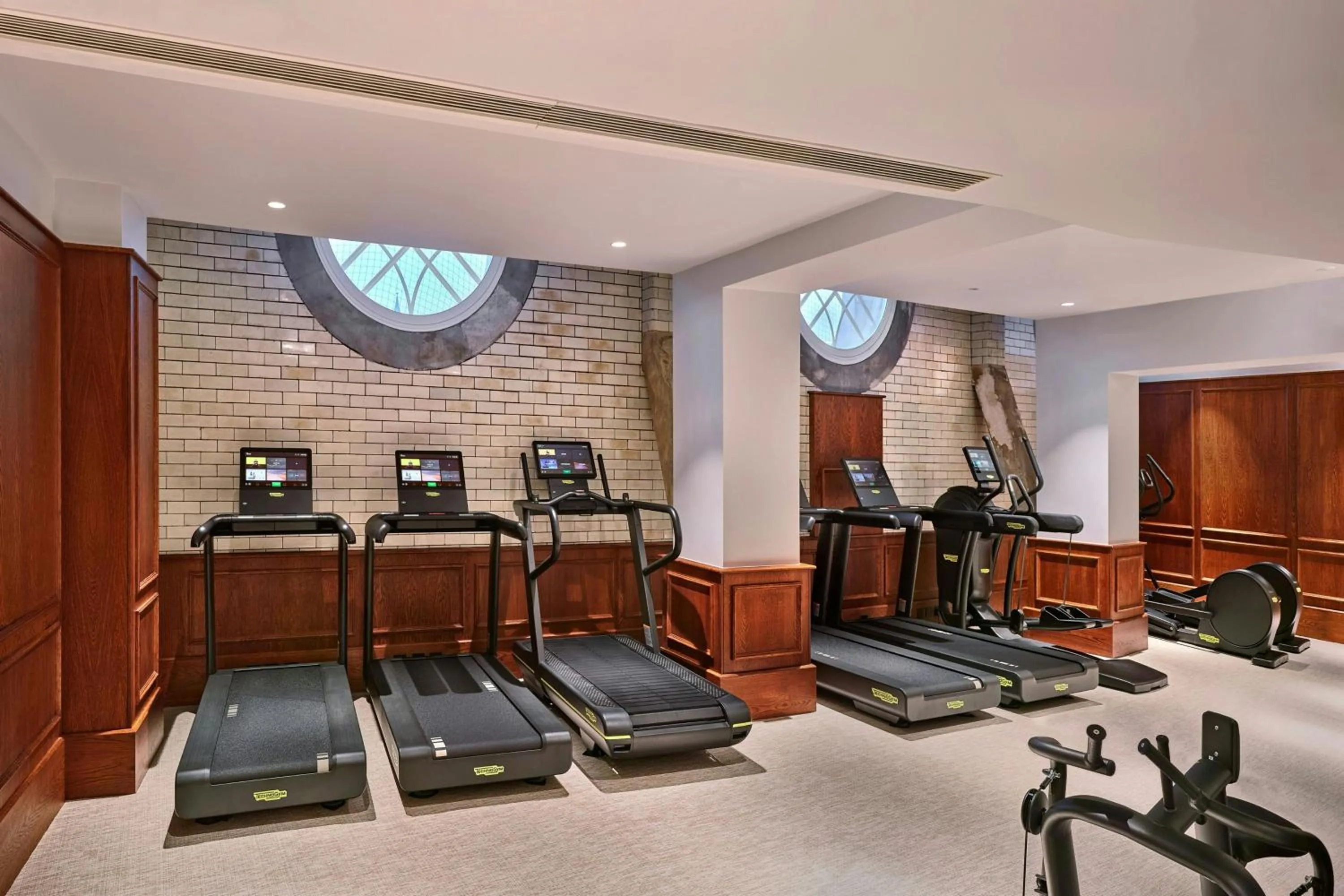 Fitness centre/facilities in London Marriott Hotel County Hall