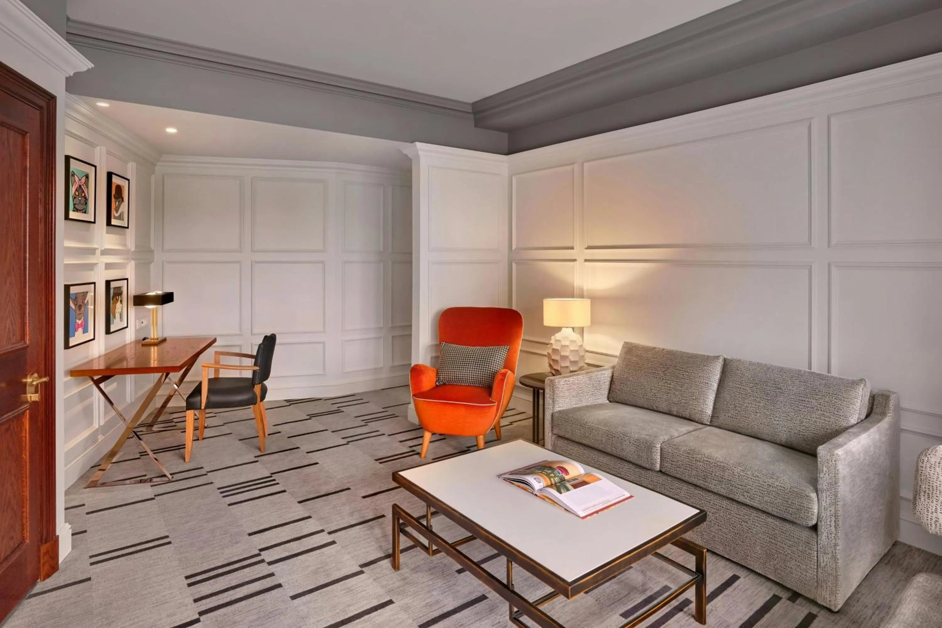 Living room in London Marriott Hotel County Hall