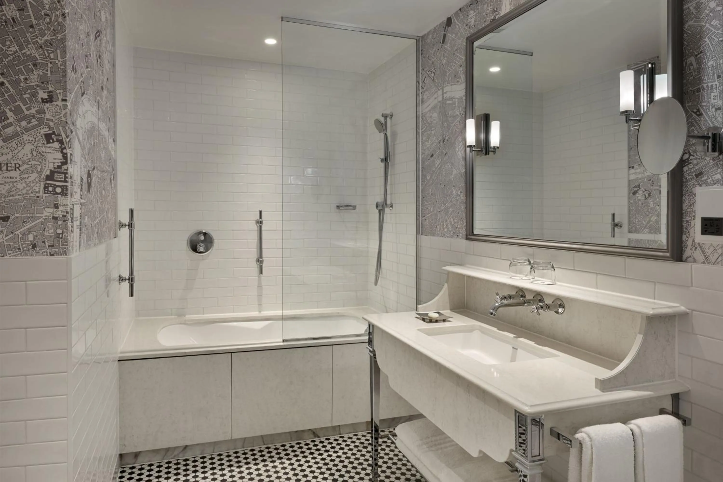 Bathroom in London Marriott Hotel County Hall