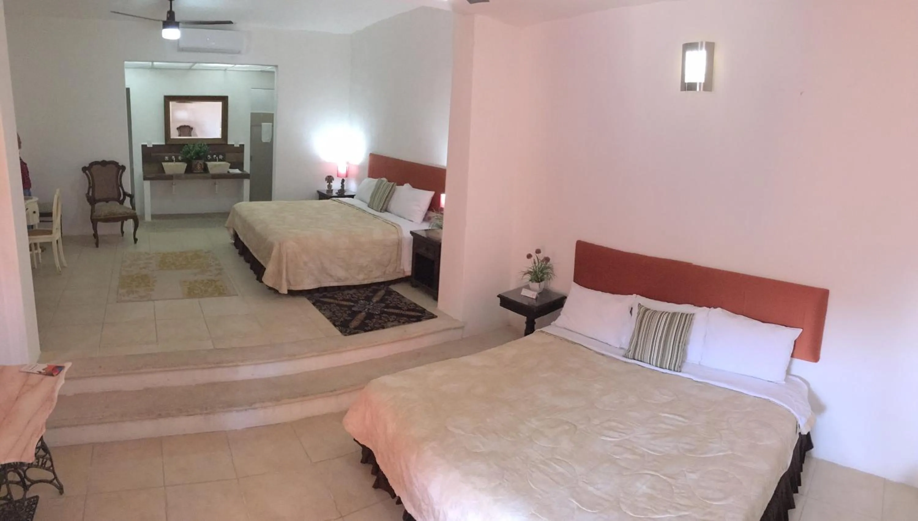 Photo of the whole room, Bed in Hotel Mejorada Merida