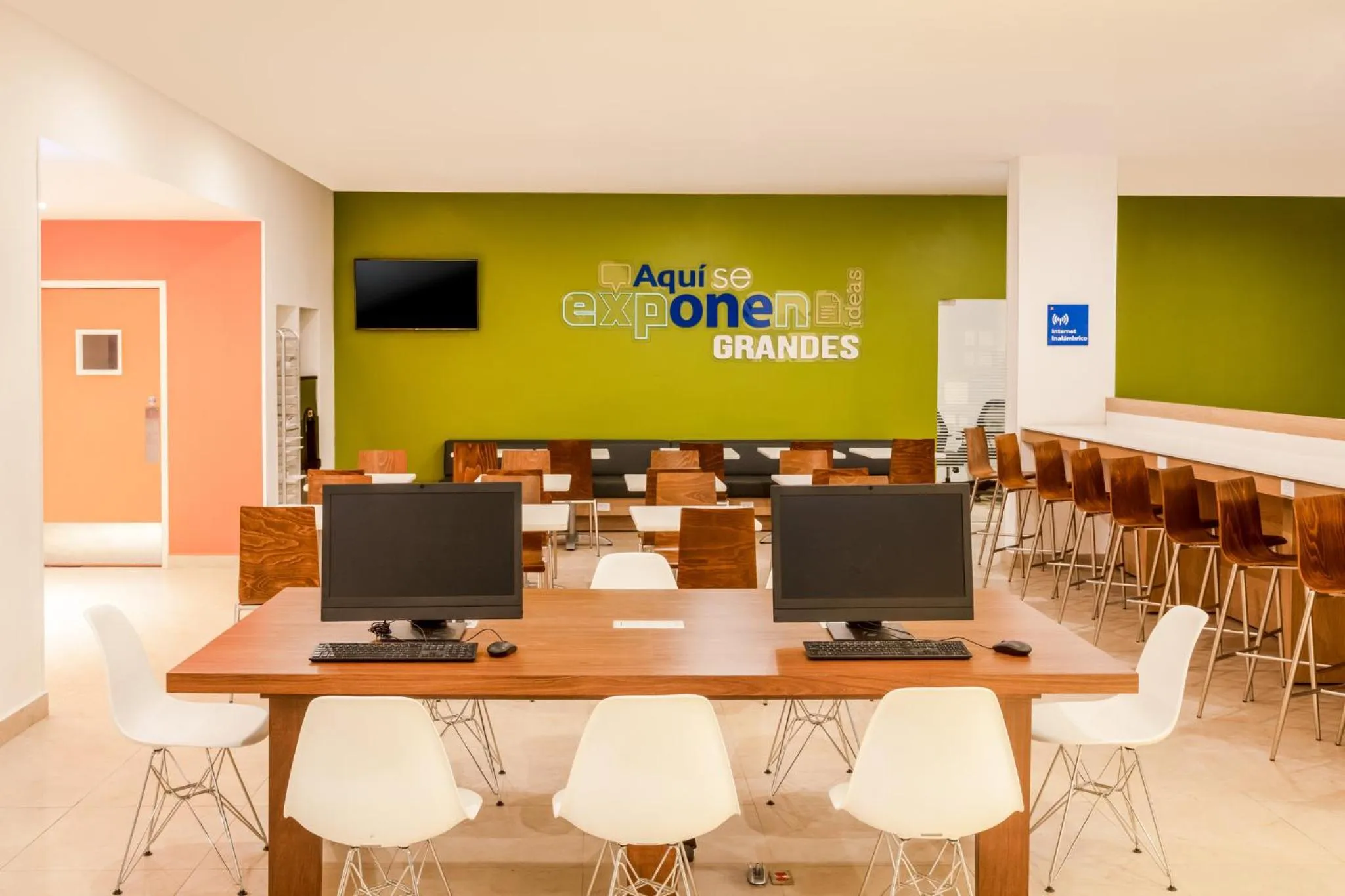 Business facilities in One Ciudad de Mexico La Raza