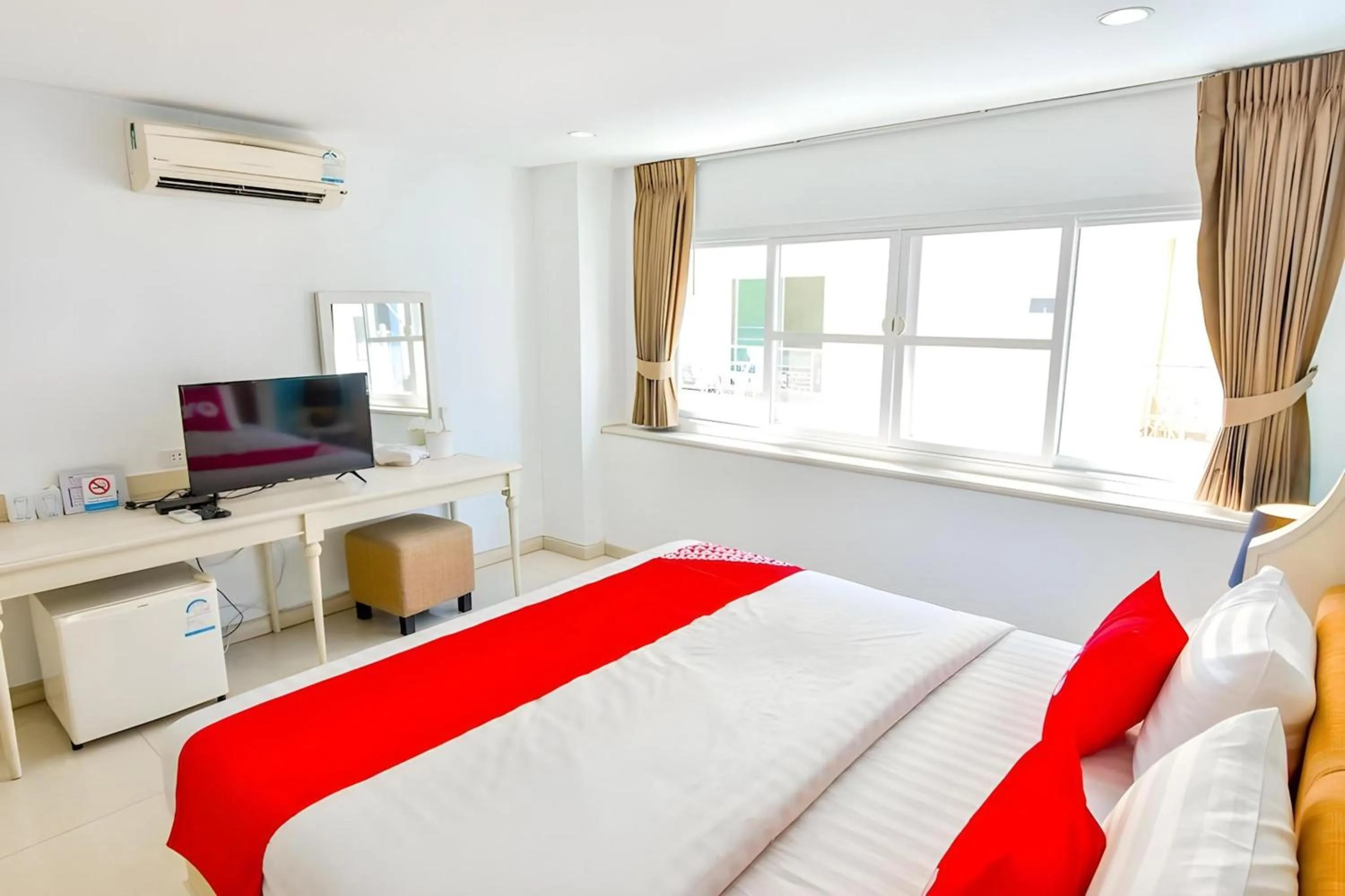 Photo of the whole room, Bed in OYO 394 Nana Beach Cha Am