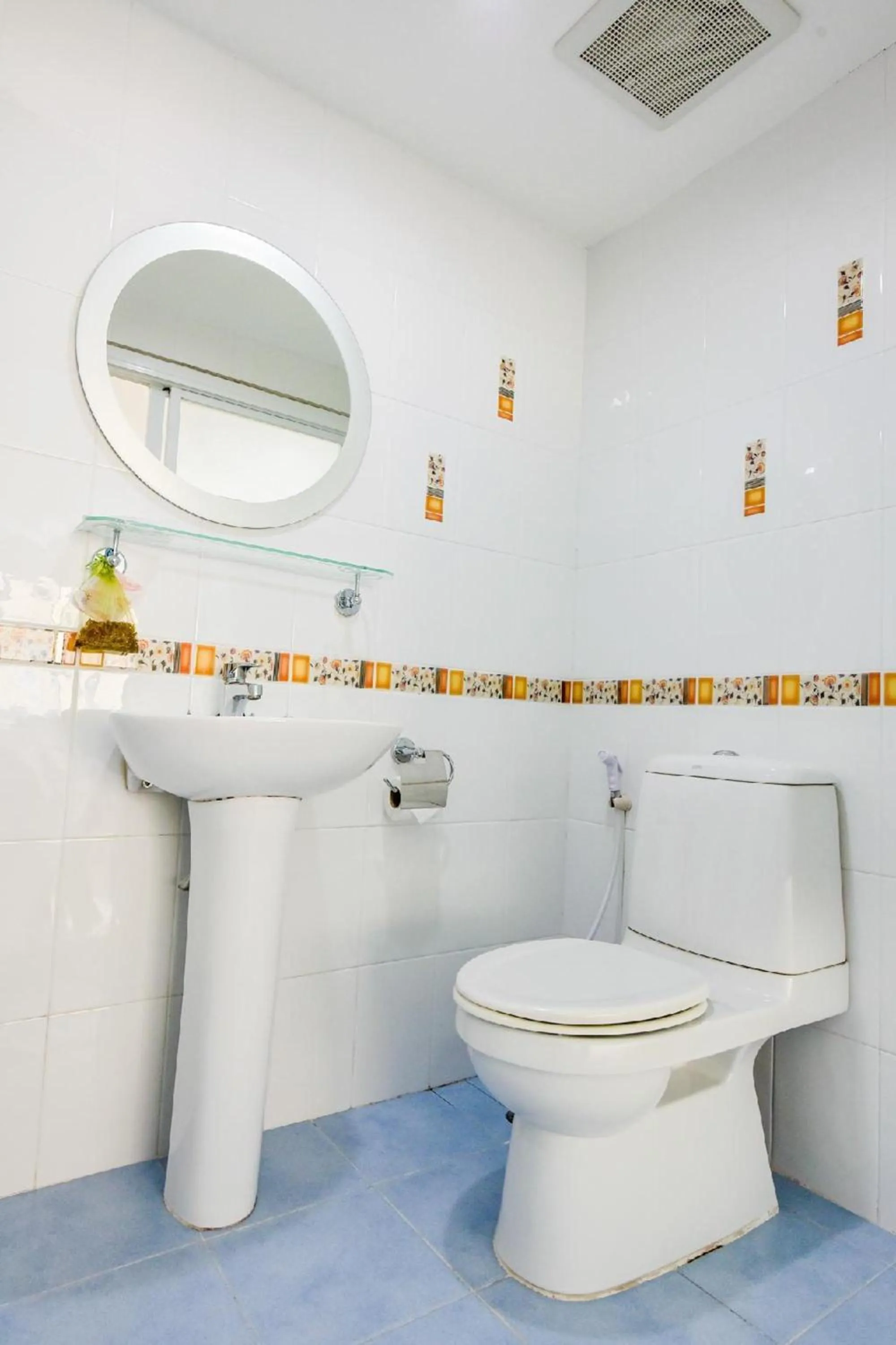 Bathroom in OYO 394 Nana Beach Cha Am