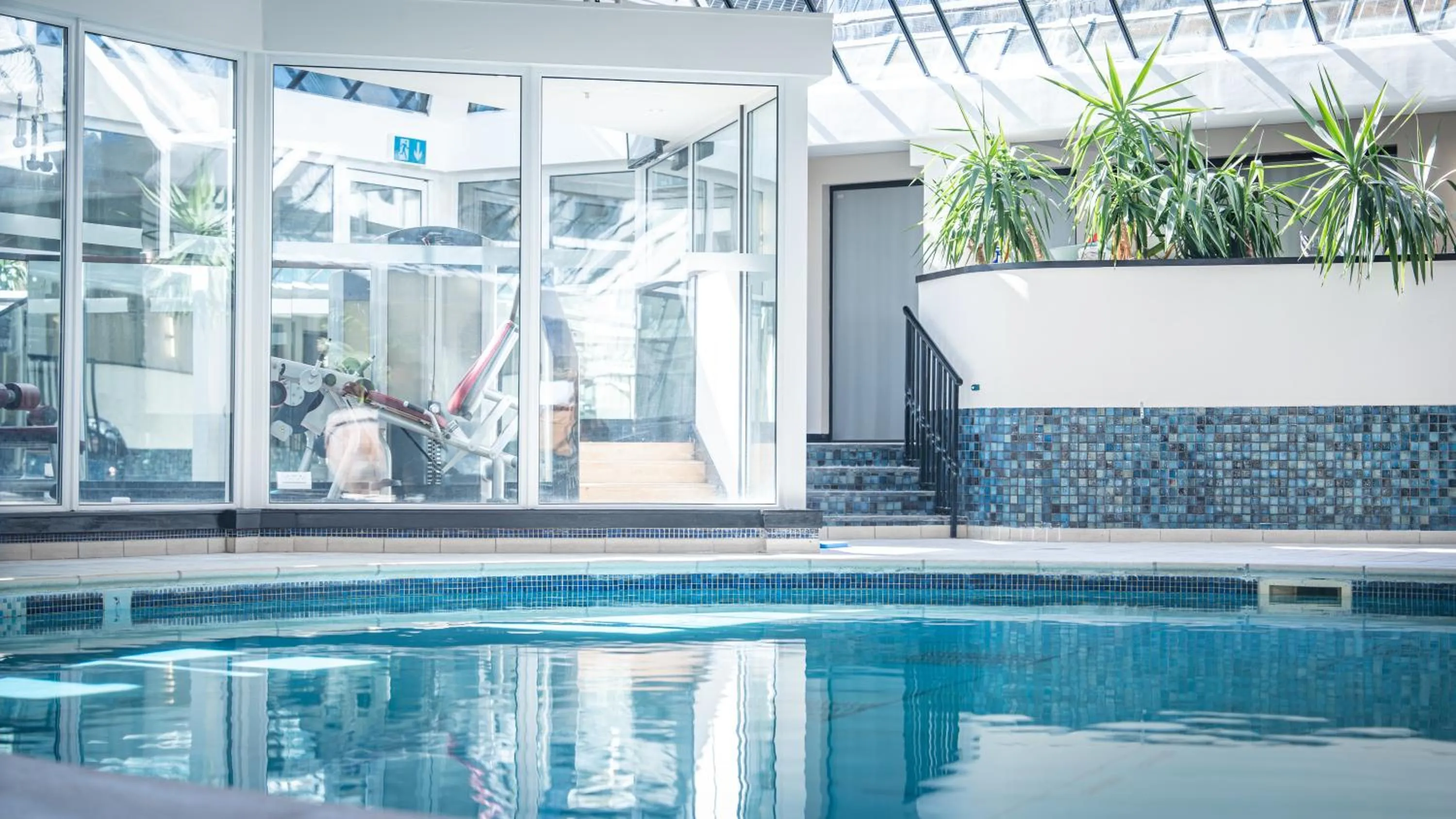 Swimming pool in The Aberdeen Dyce Hotel