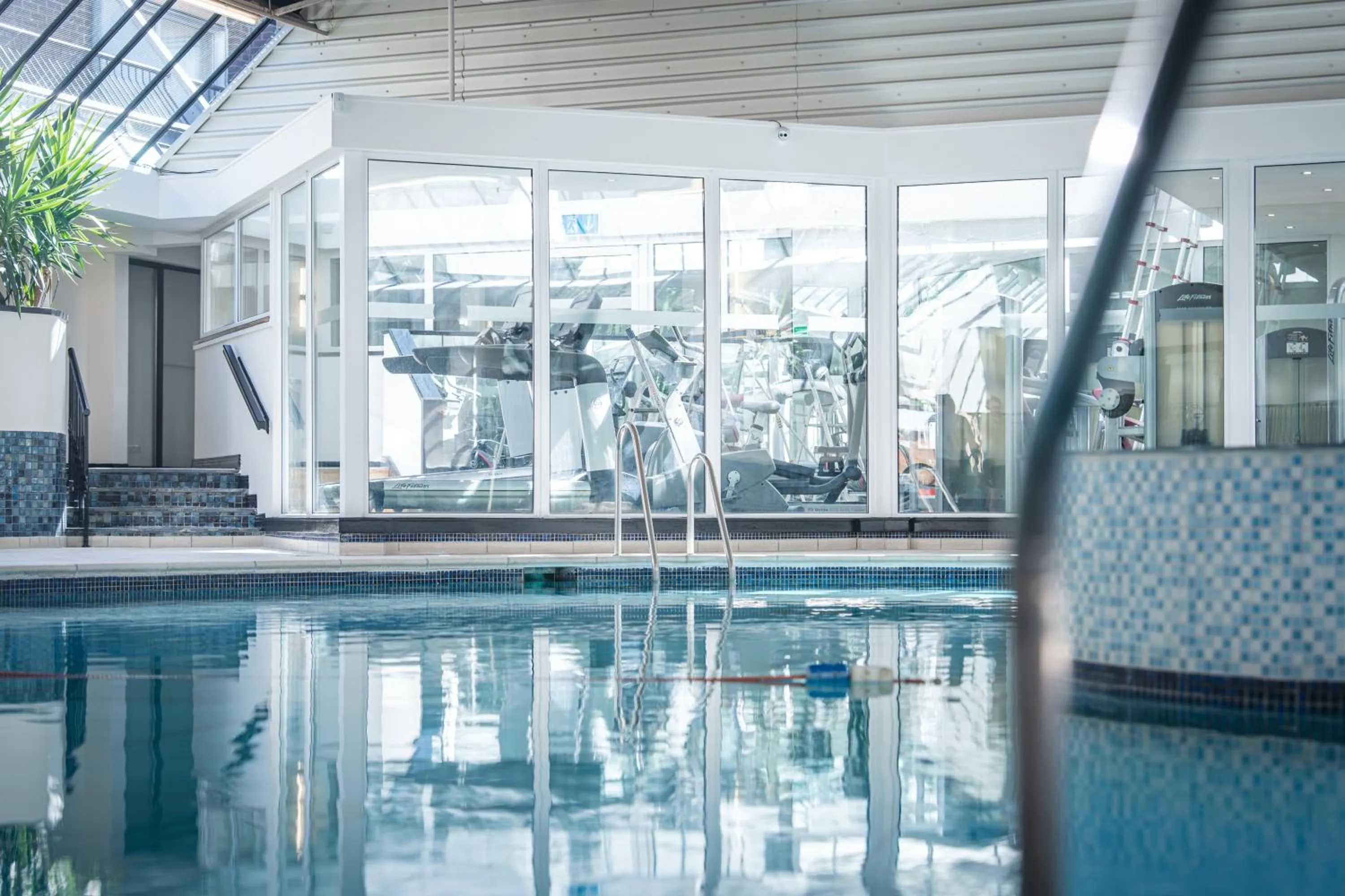 Swimming pool in The Aberdeen Dyce Hotel