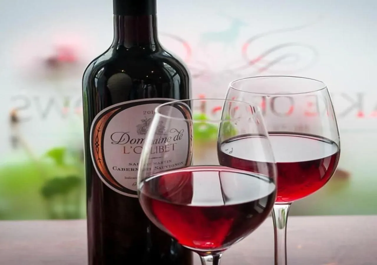 Drinks in Lake of Shadows Hotel