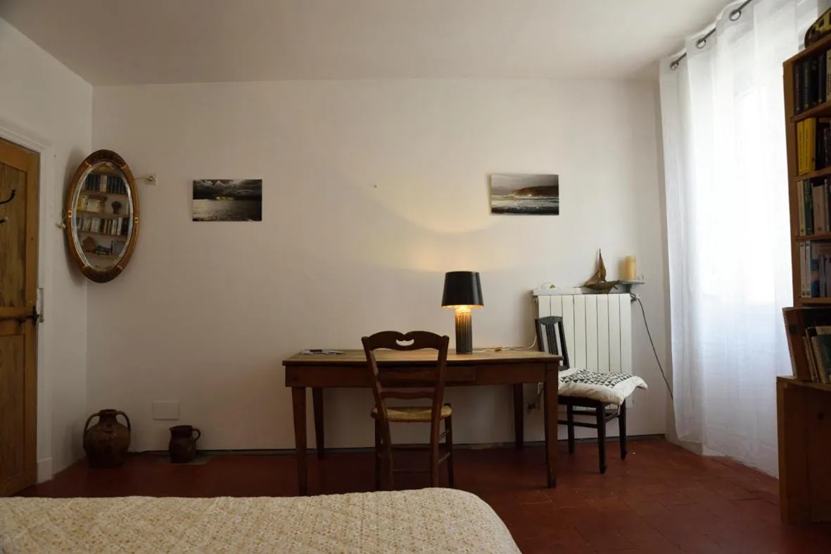 Bed in la chambre claire