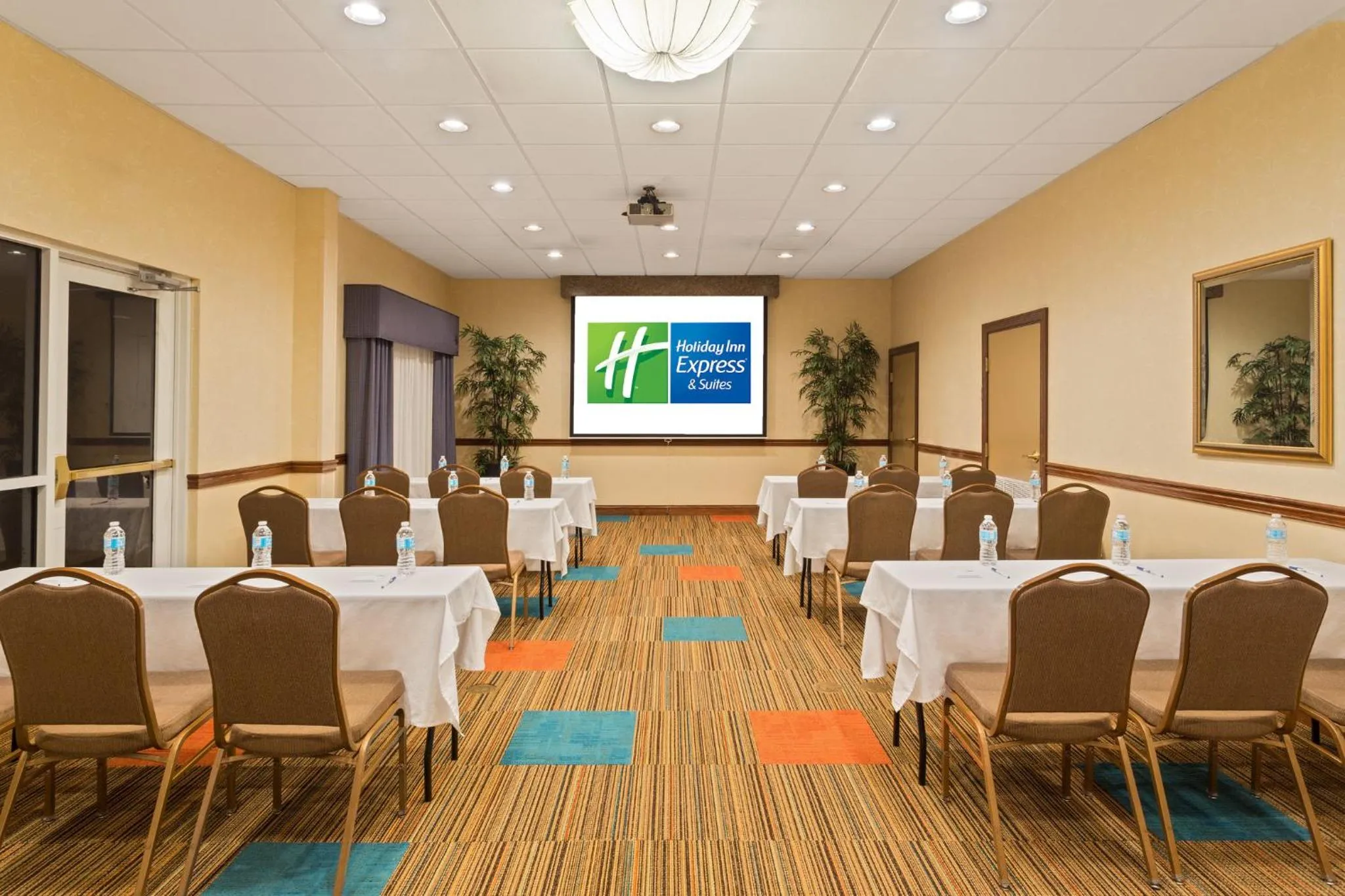 Meeting/conference room in Holiday Inn Express & Suites Lakeland North I-4 by IHG