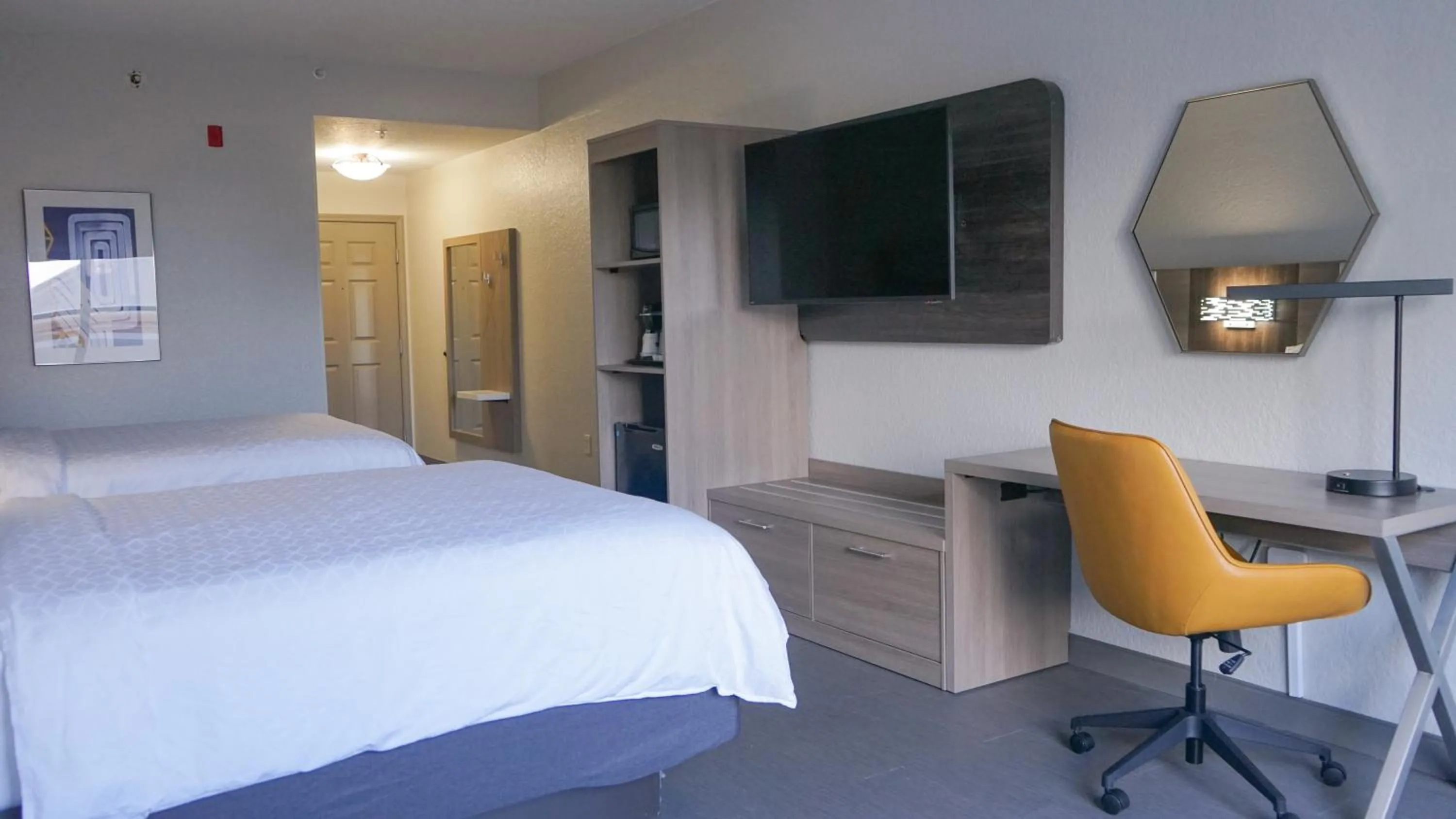 Photo of the whole room, Bed in Holiday Inn Express & Suites Lakeland North I-4 by IHG