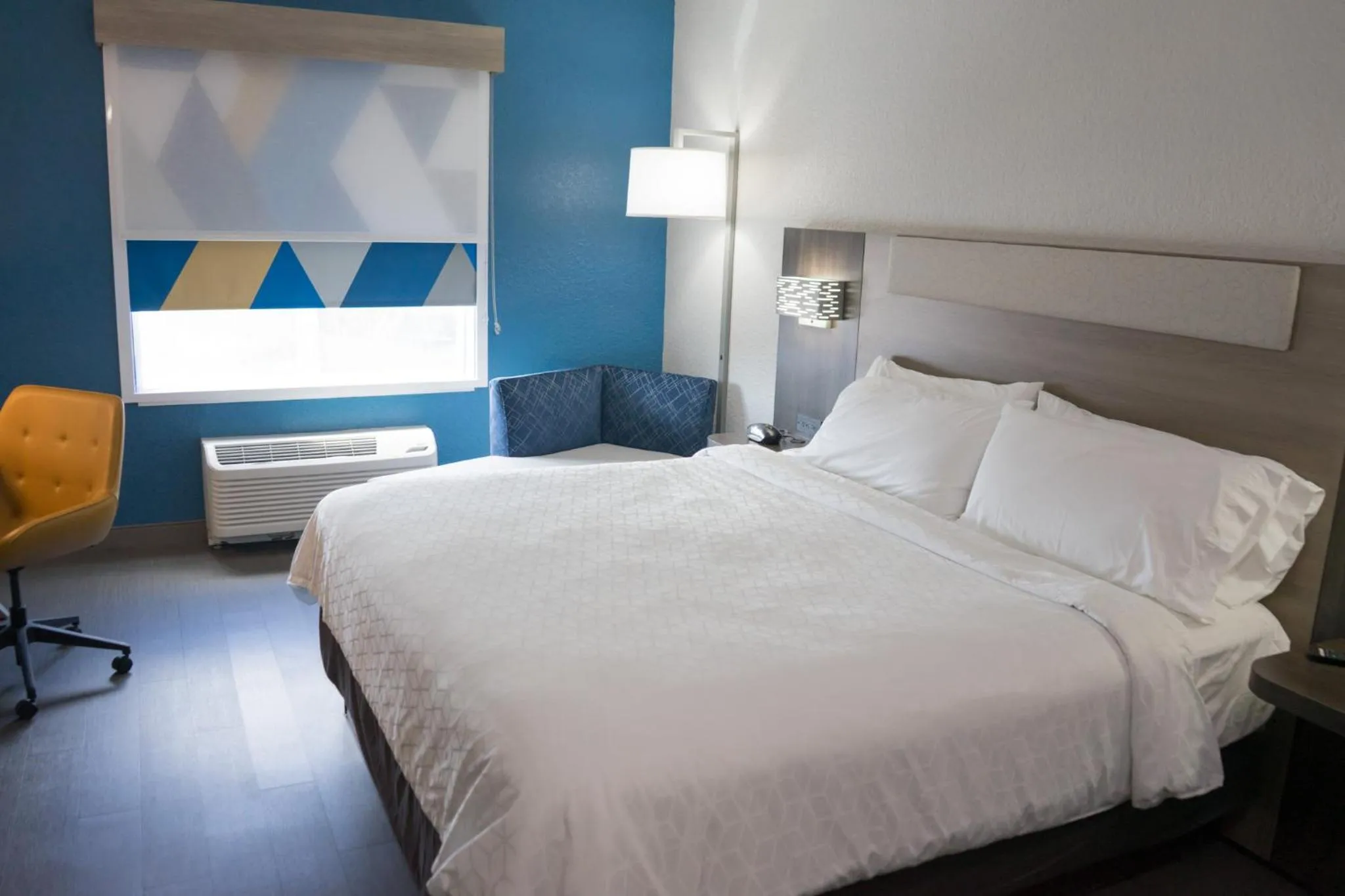 Photo of the whole room, Bed in Holiday Inn Express & Suites Lakeland North I-4 by IHG