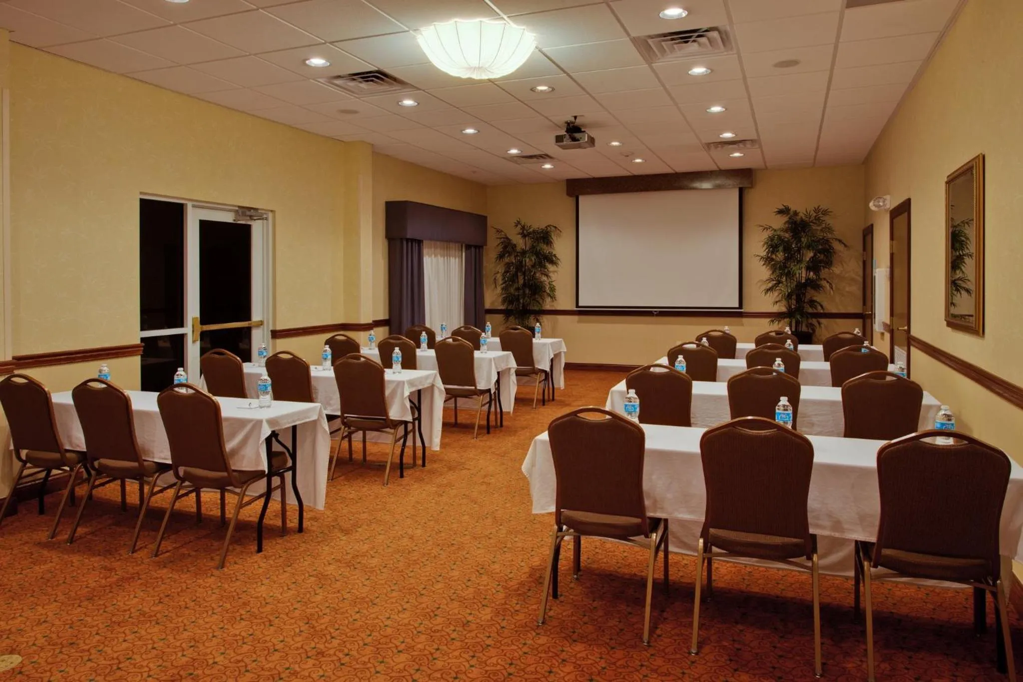 Meeting/conference room in Holiday Inn Express & Suites Lakeland North I-4 by IHG