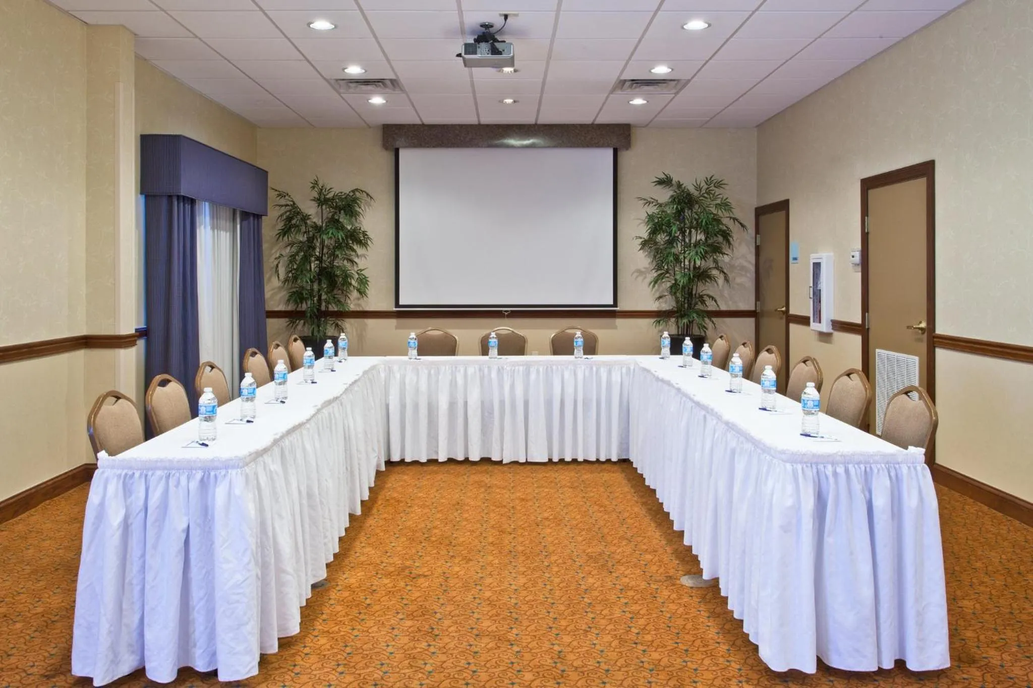 Meeting/conference room in Holiday Inn Express & Suites Lakeland North I-4 by IHG