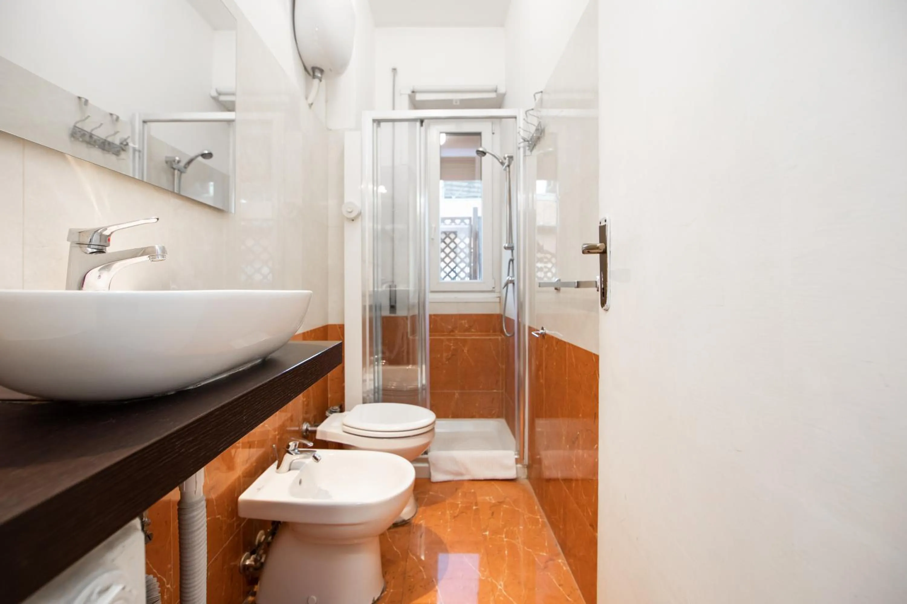 Bathroom in L'Imperiale RomaTrastevere