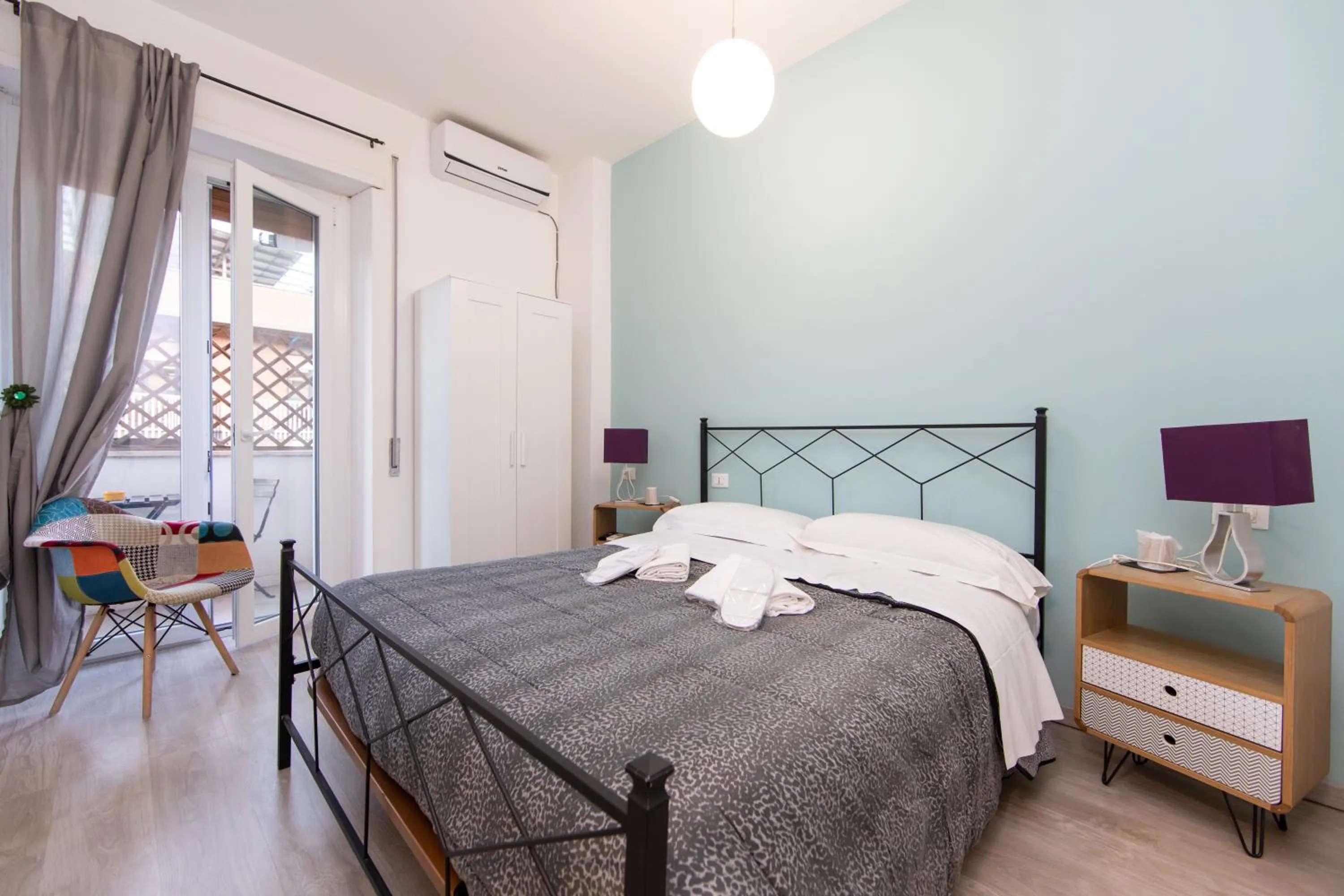 Photo of the whole room, Bed in L'Imperiale RomaTrastevere