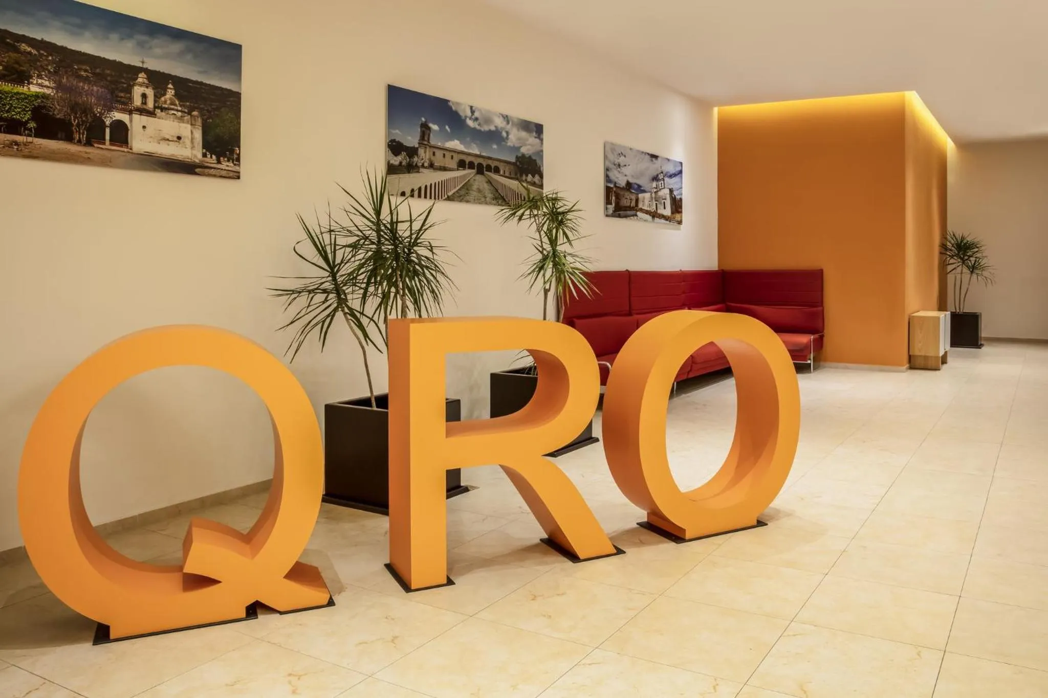 Lobby or reception in Fiesta Inn Express Queretaro Constituyentes