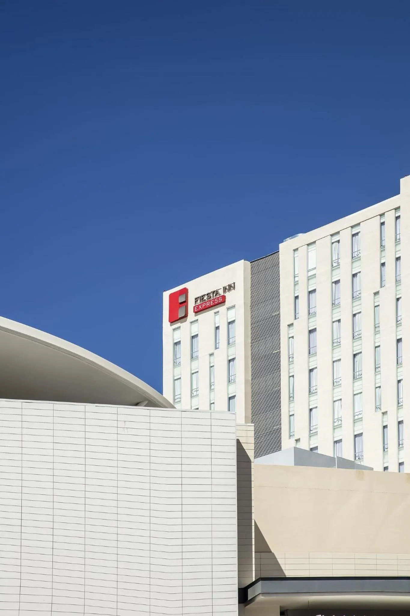Property building in Fiesta Inn Express Queretaro Constituyentes