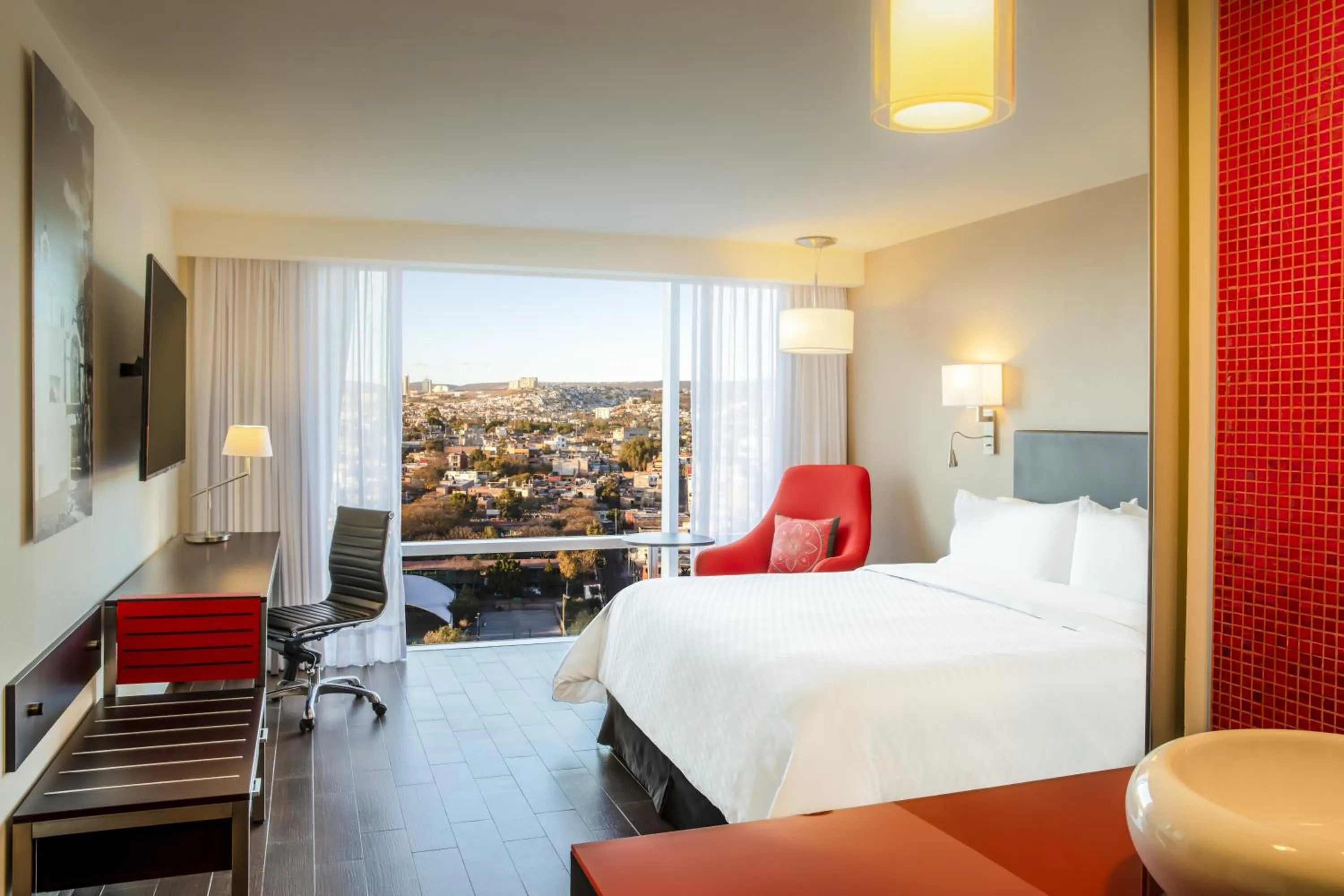 Photo of the whole room, Bed in Fiesta Inn Express Queretaro Constituyentes