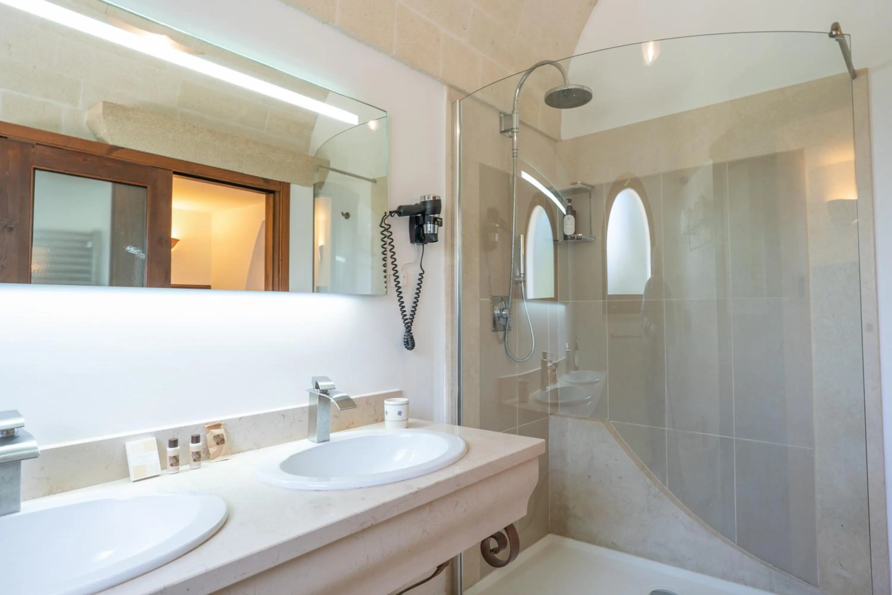 Shower in Masseria Le Lamie