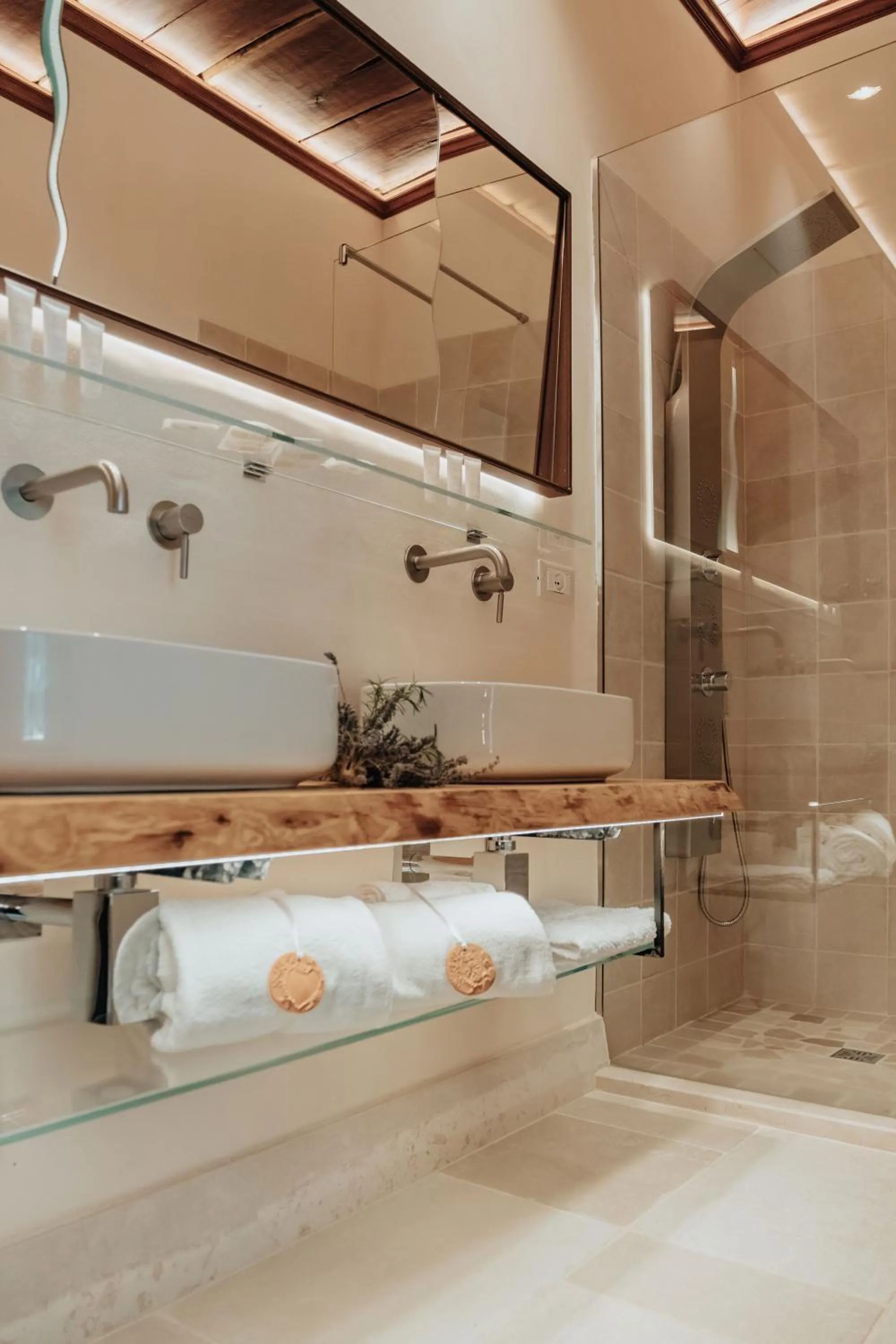 Shower in Masseria Le Lamie