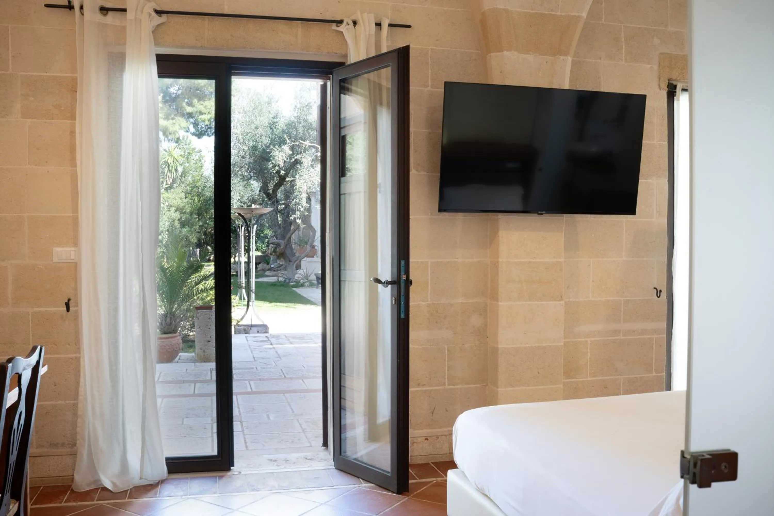 View (from property/room), Bed in Masseria Le Lamie