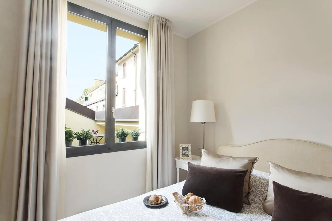 Bed in Adriano Residence