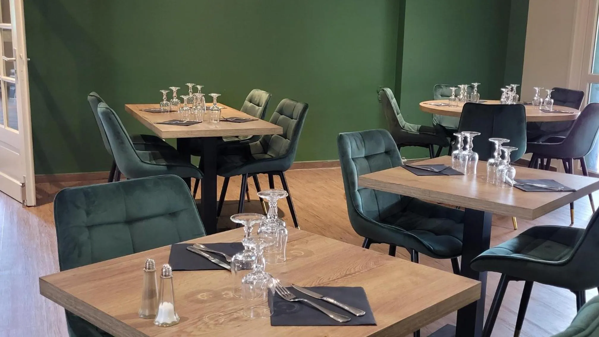 Restaurant/places to eat in Logis Hôtel Restaurant L'Abri