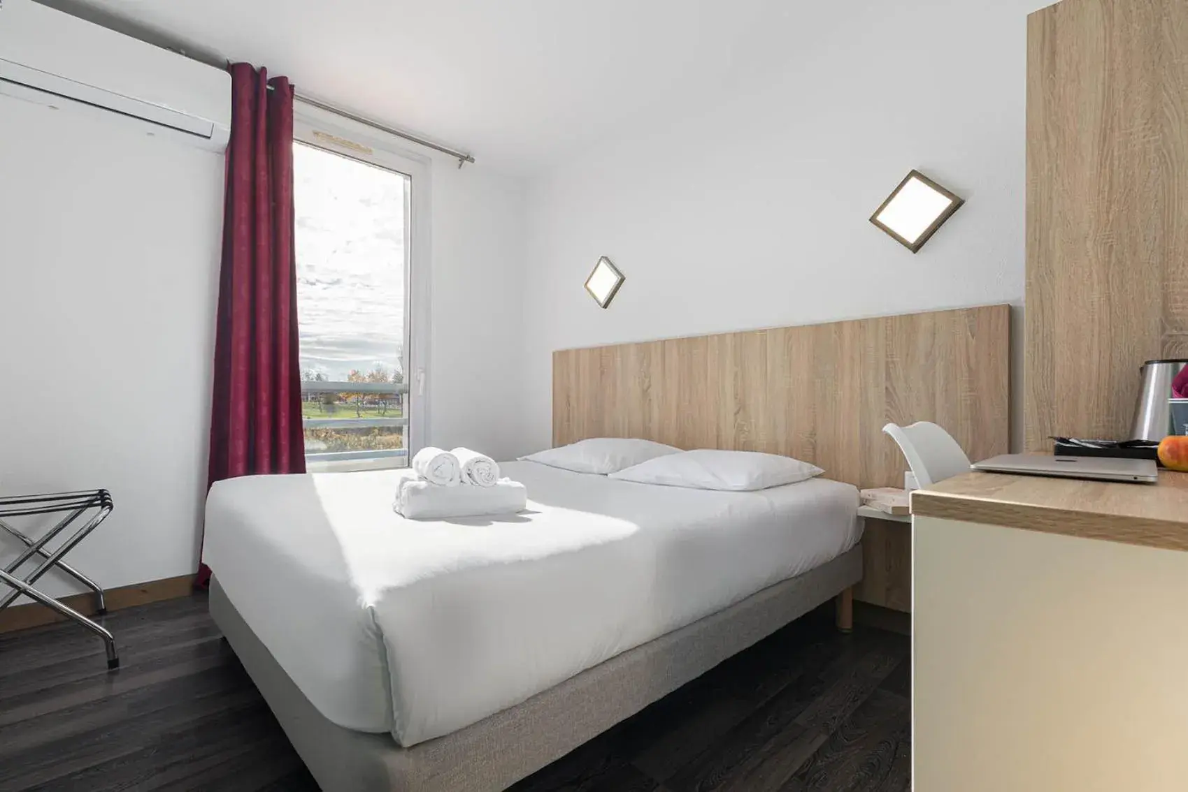 Double Room - single occupancy in Logis Hôtel Restaurant L'Abri Double Room - single occupancy in Logis Hôtel Restaurant L'Abri