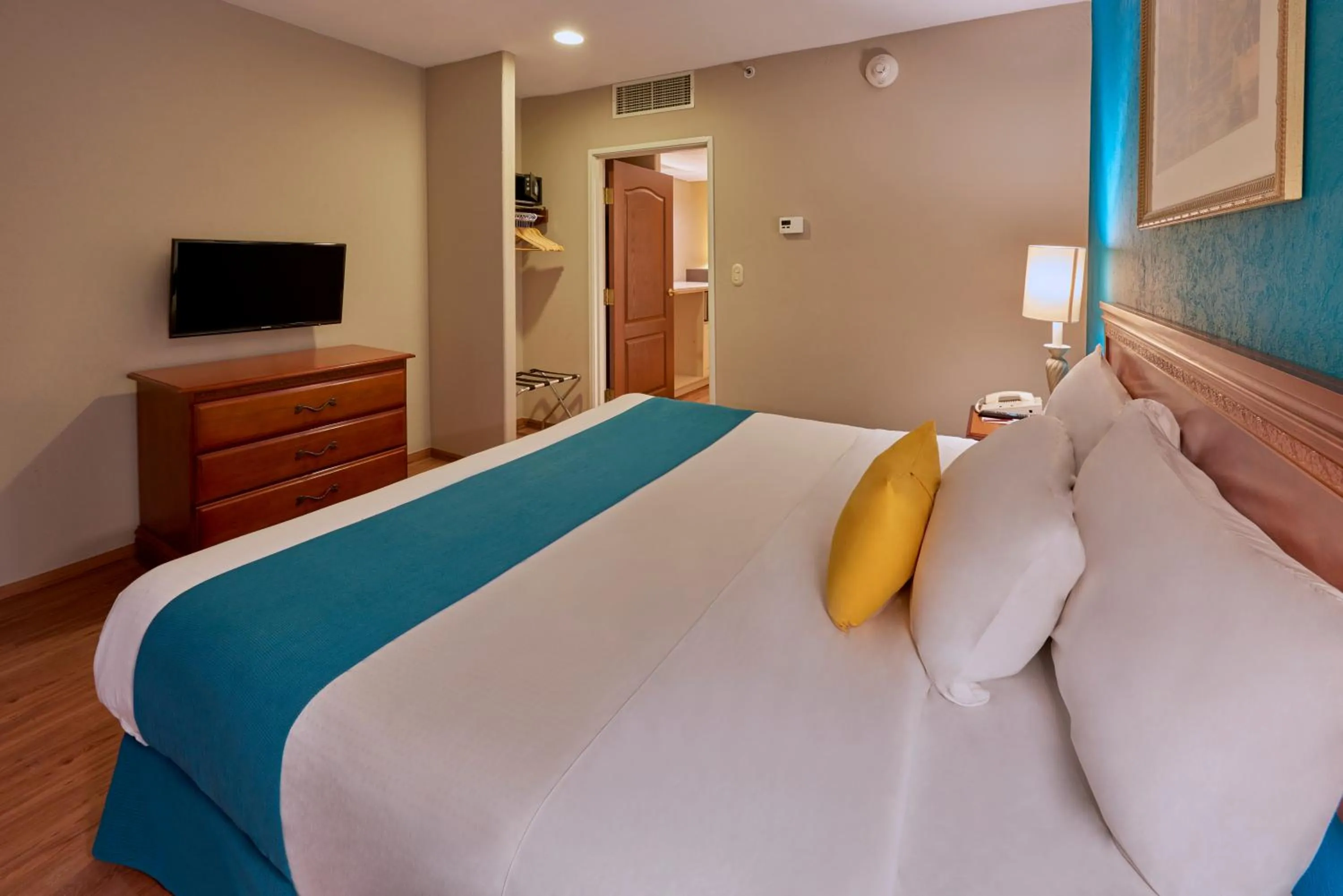 safe, Bed in Sierra Suites By HP Hotels