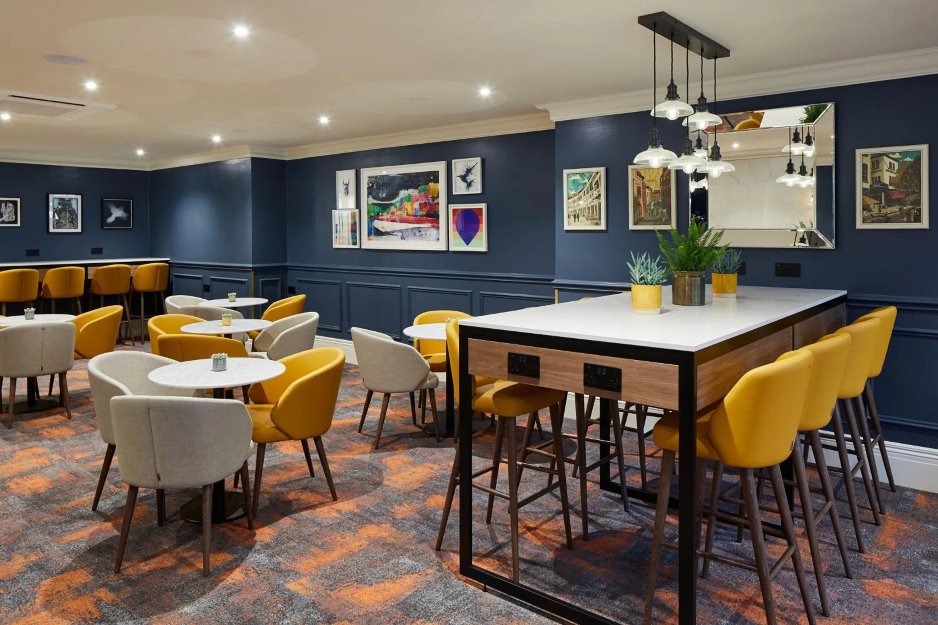 Lounge or bar in Bristol Marriott Royal Hotel