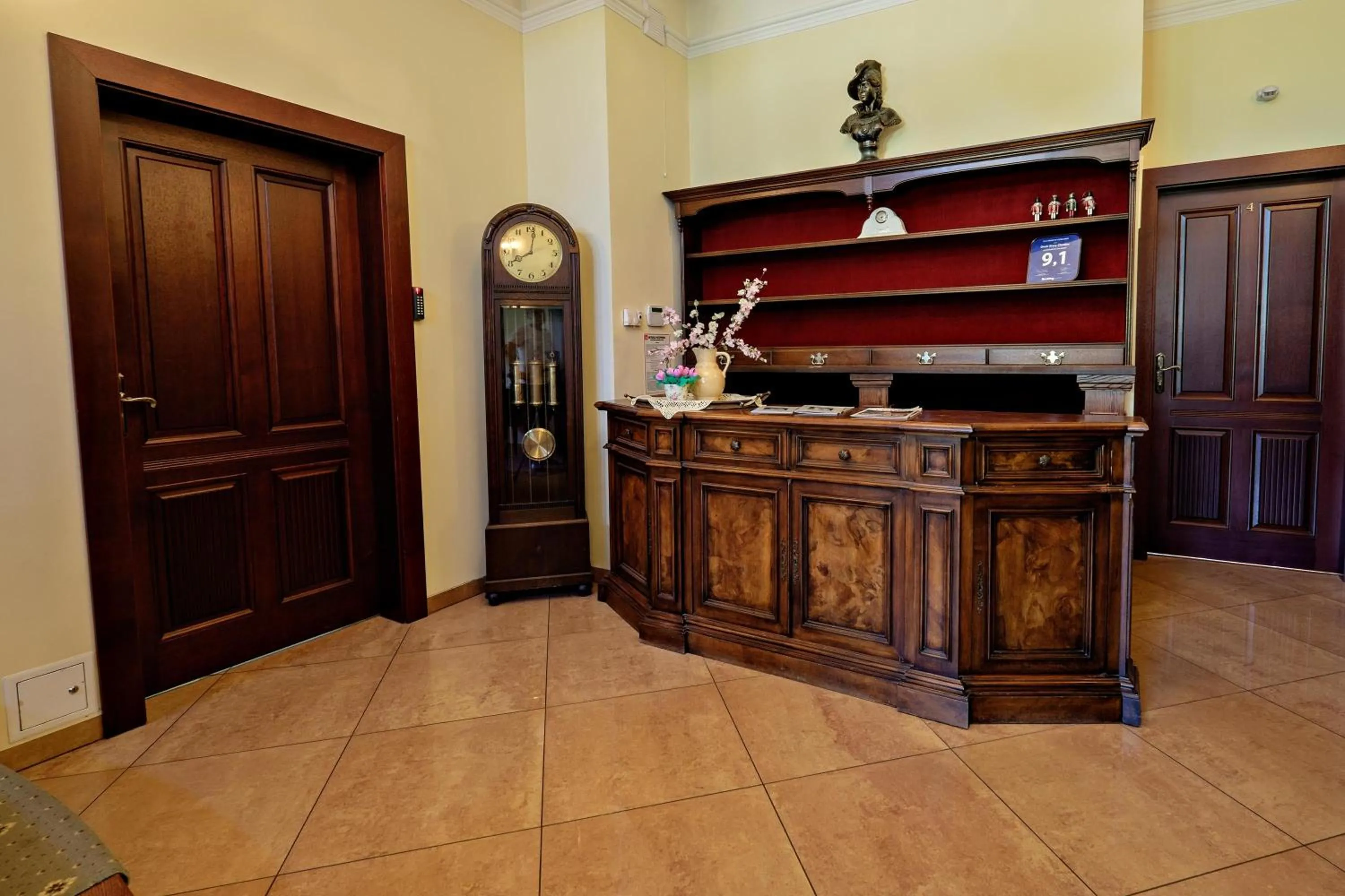 Decorative detail in Dwór Stary Chotów