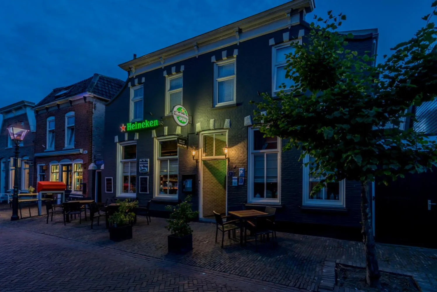 Night in Hotel-Restaurant van der Weijde