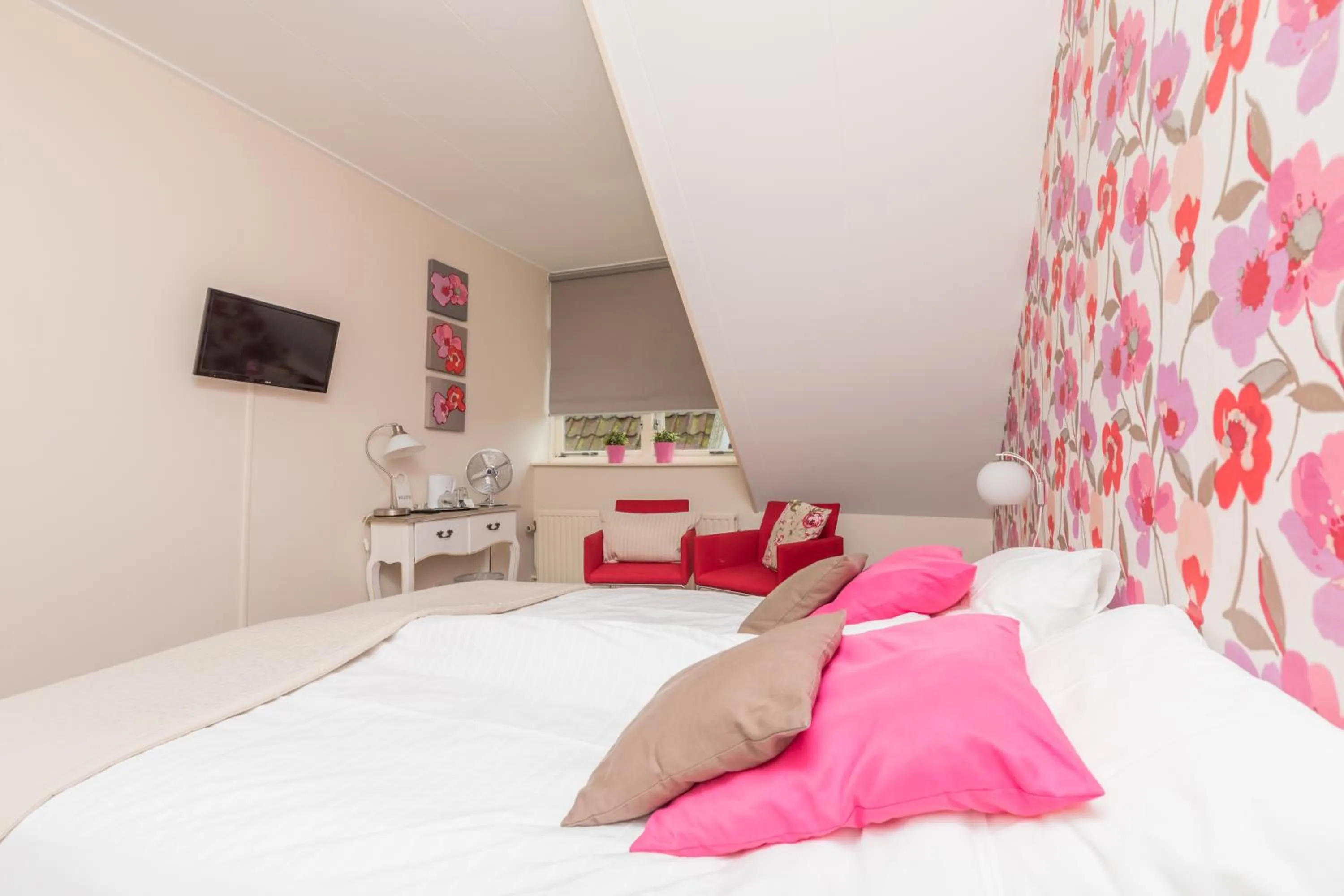 Bedroom, Bed in Hotel-Restaurant van der Weijde