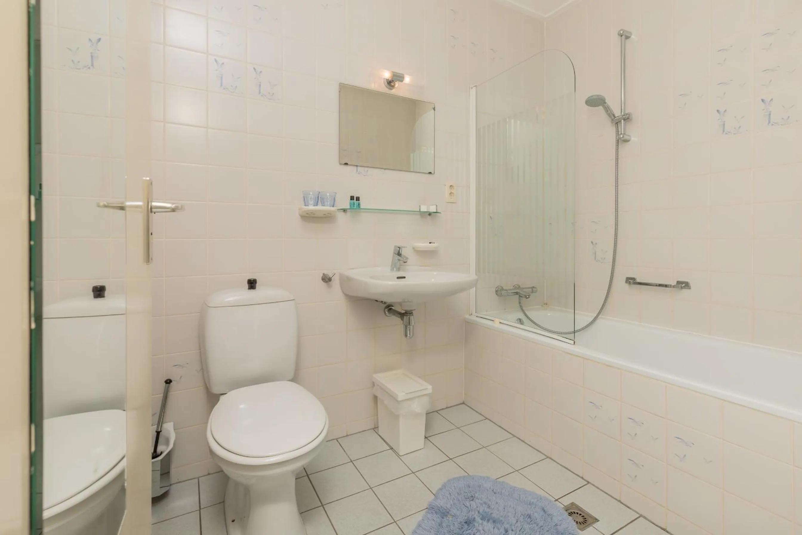 Toilet in Hotel-Restaurant van der Weijde