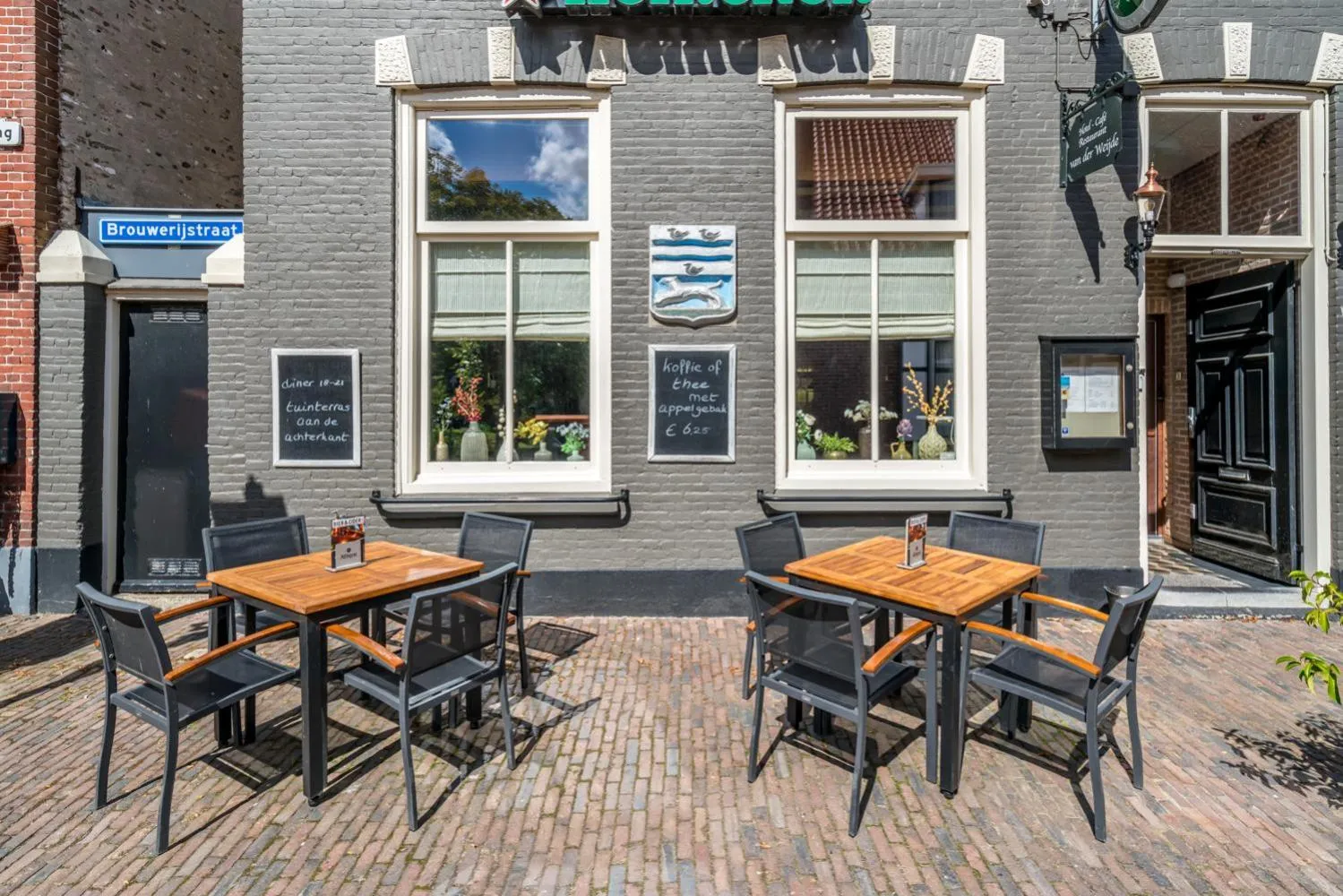 Facade/entrance in Hotel-Restaurant van der Weijde