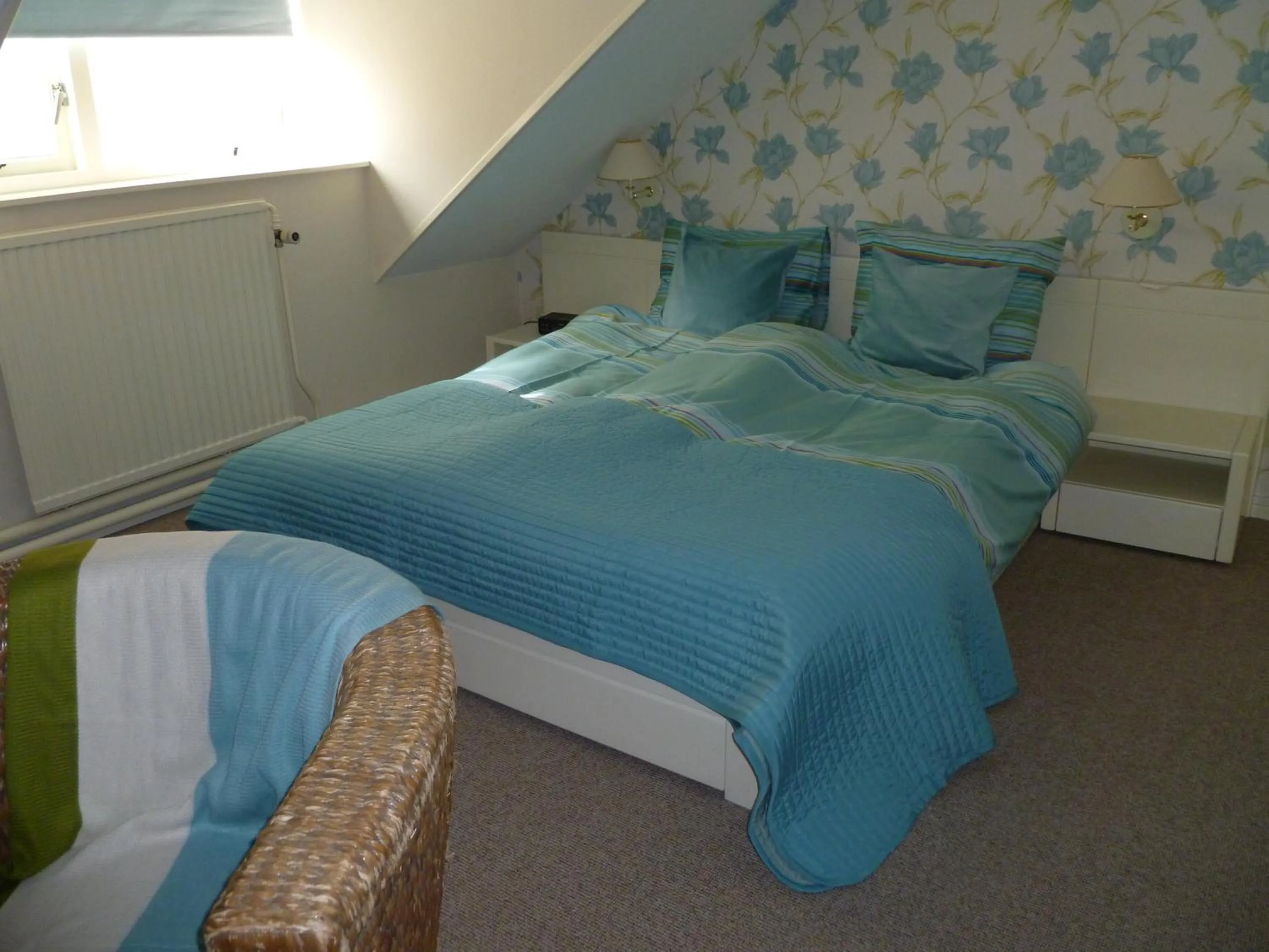 Bedroom, Bed in Hotel-Restaurant van der Weijde