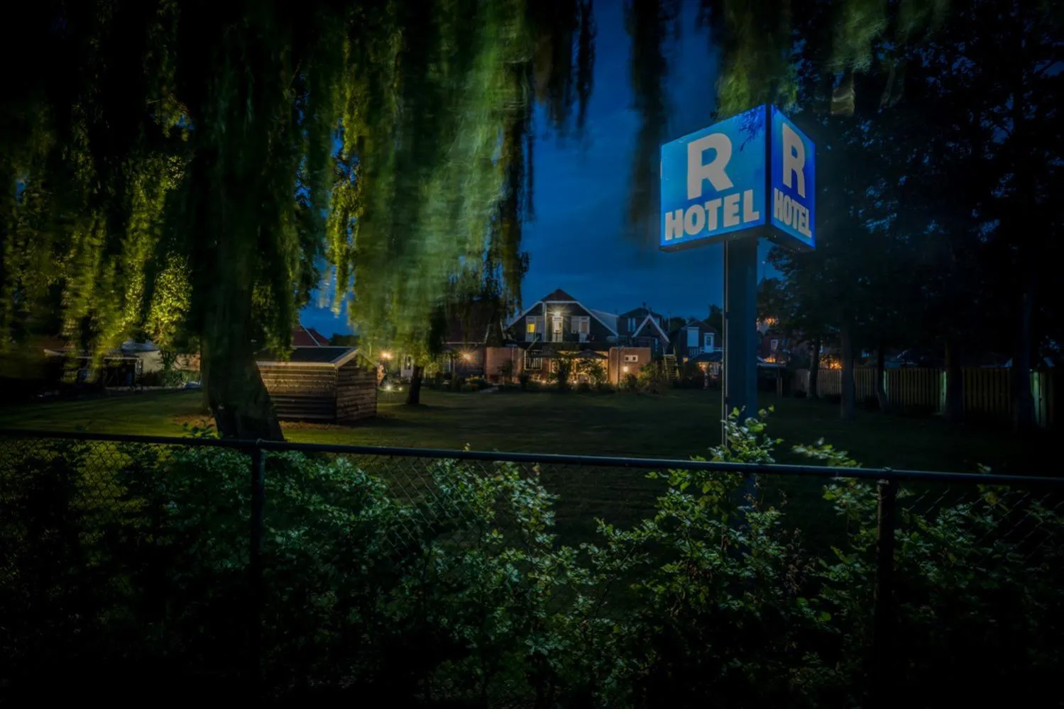 Night in Hotel-Restaurant van der Weijde