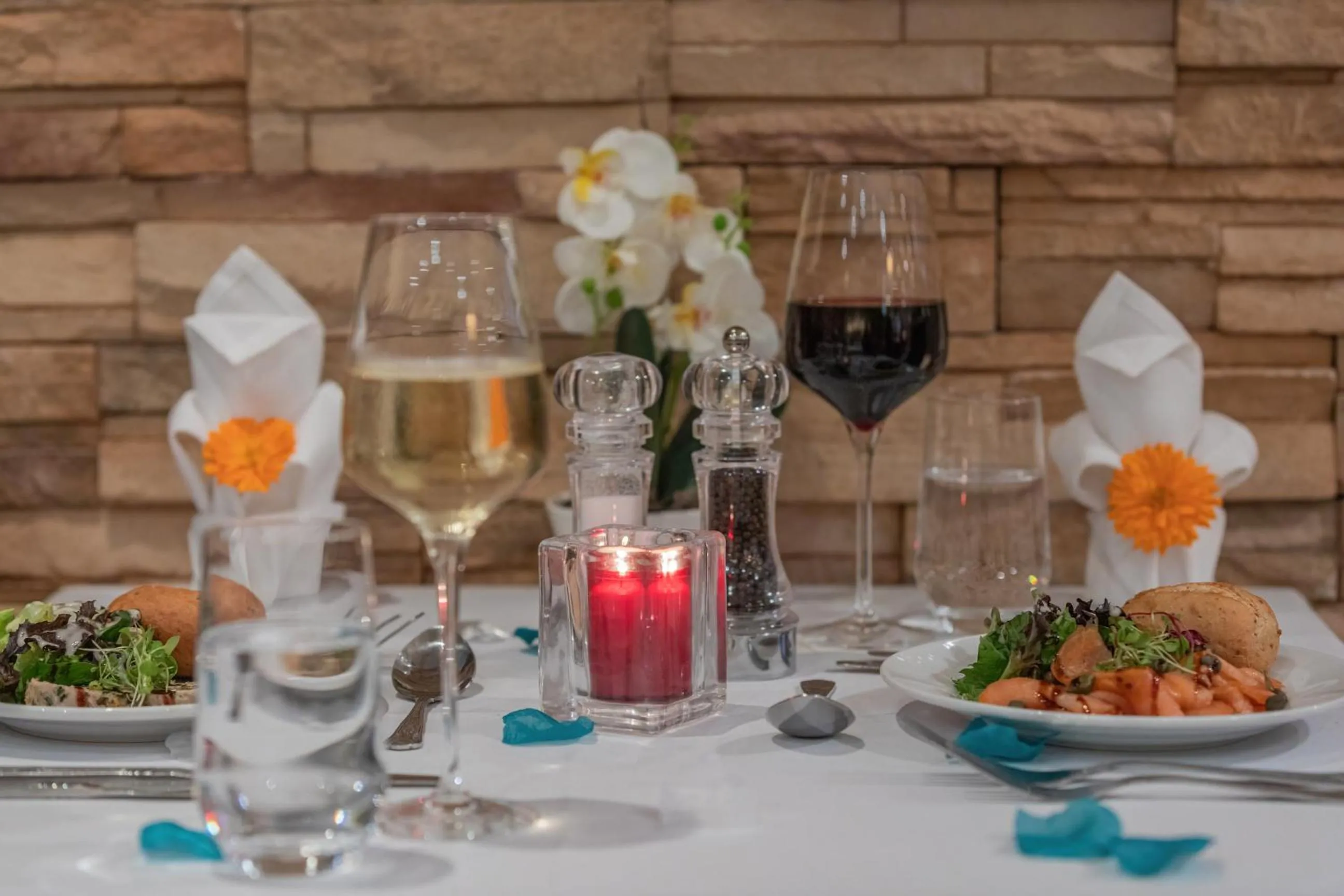 Food and drinks in Meon Valley Hotel, Golf & Country Club