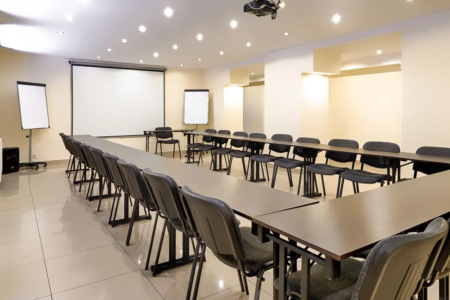 Meeting/conference room in Boutique Hotel's II Rewolucji