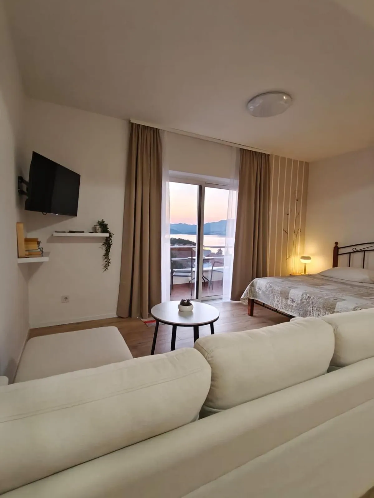 Bed in Apartments Miljas