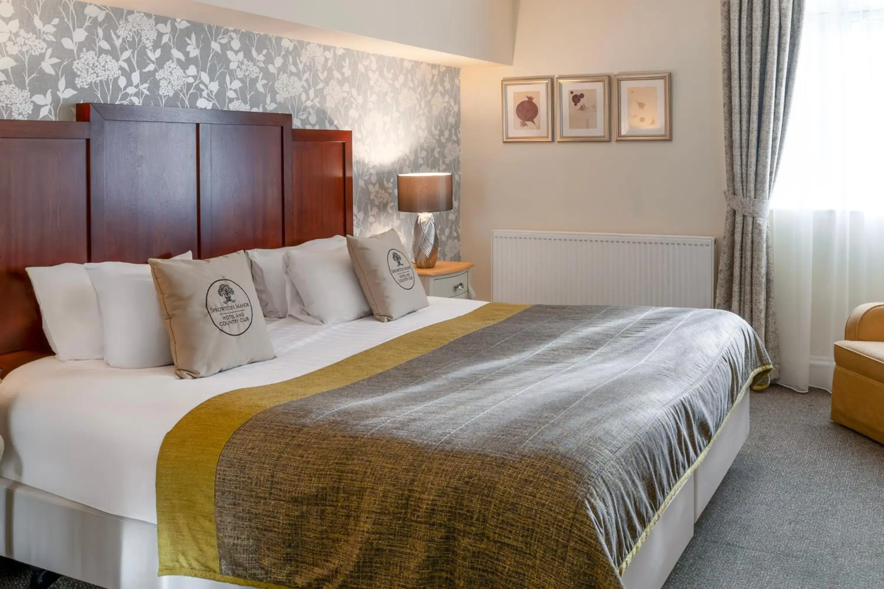 One-Bedroom Suite in Sprowston Manor Hotel, Golf & Country Club One-Bedroom Suite in Sprowston Manor Hotel, Golf & Country Club