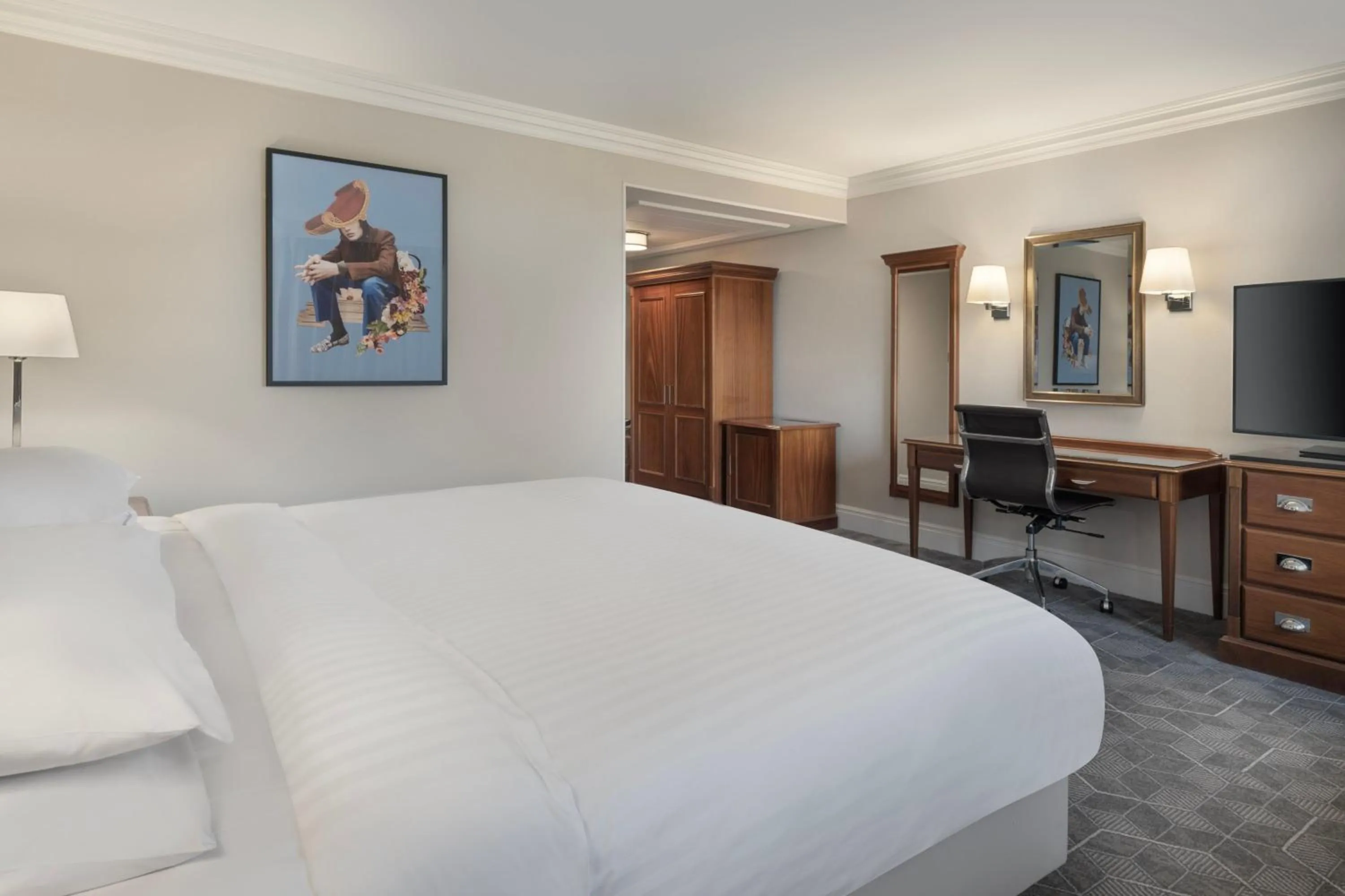 Photo of the whole room, Bed in Delta Hotels by Marriott Huntingdon