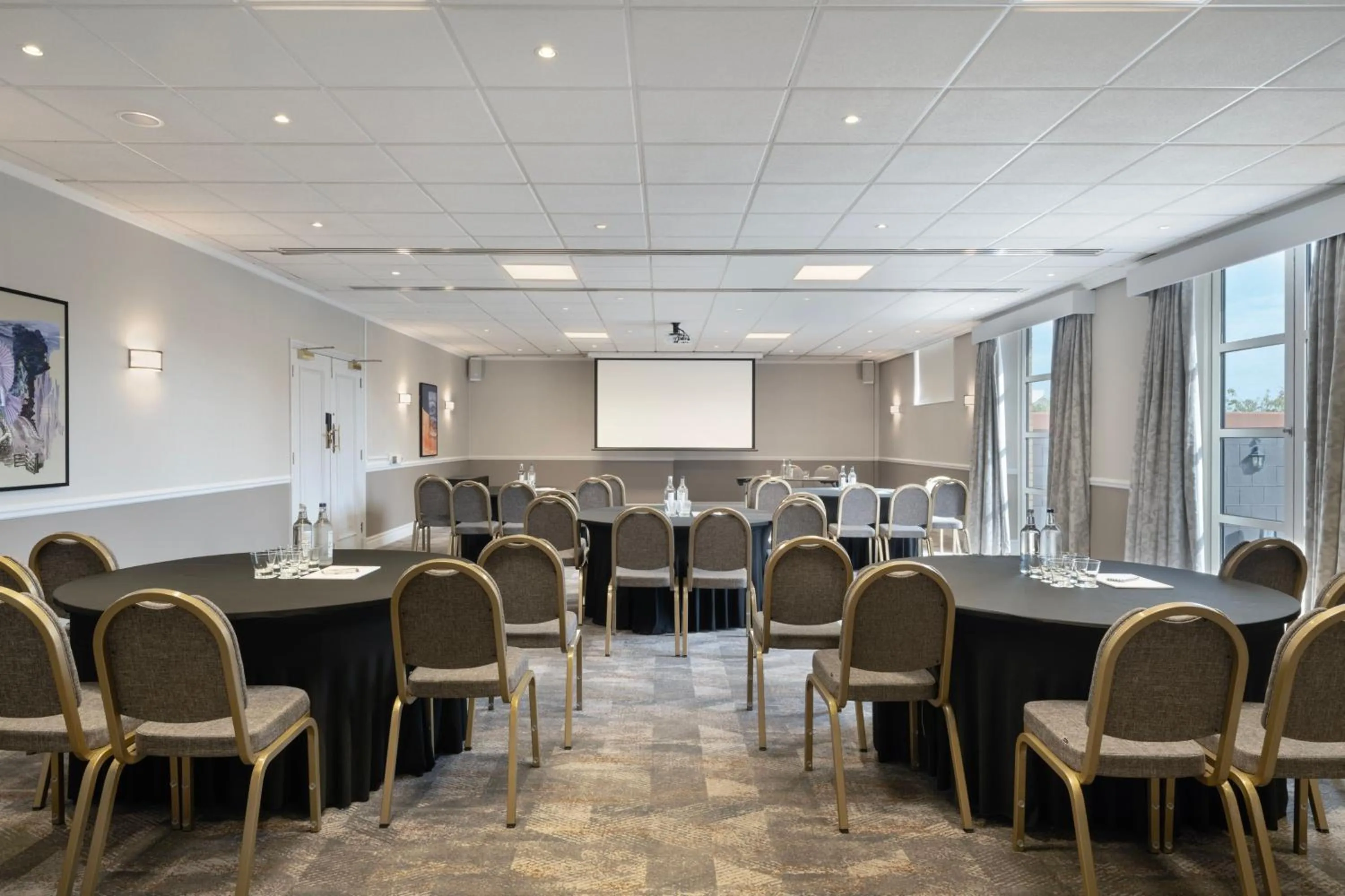 Lounge or bar in Delta Hotels by Marriott Huntingdon