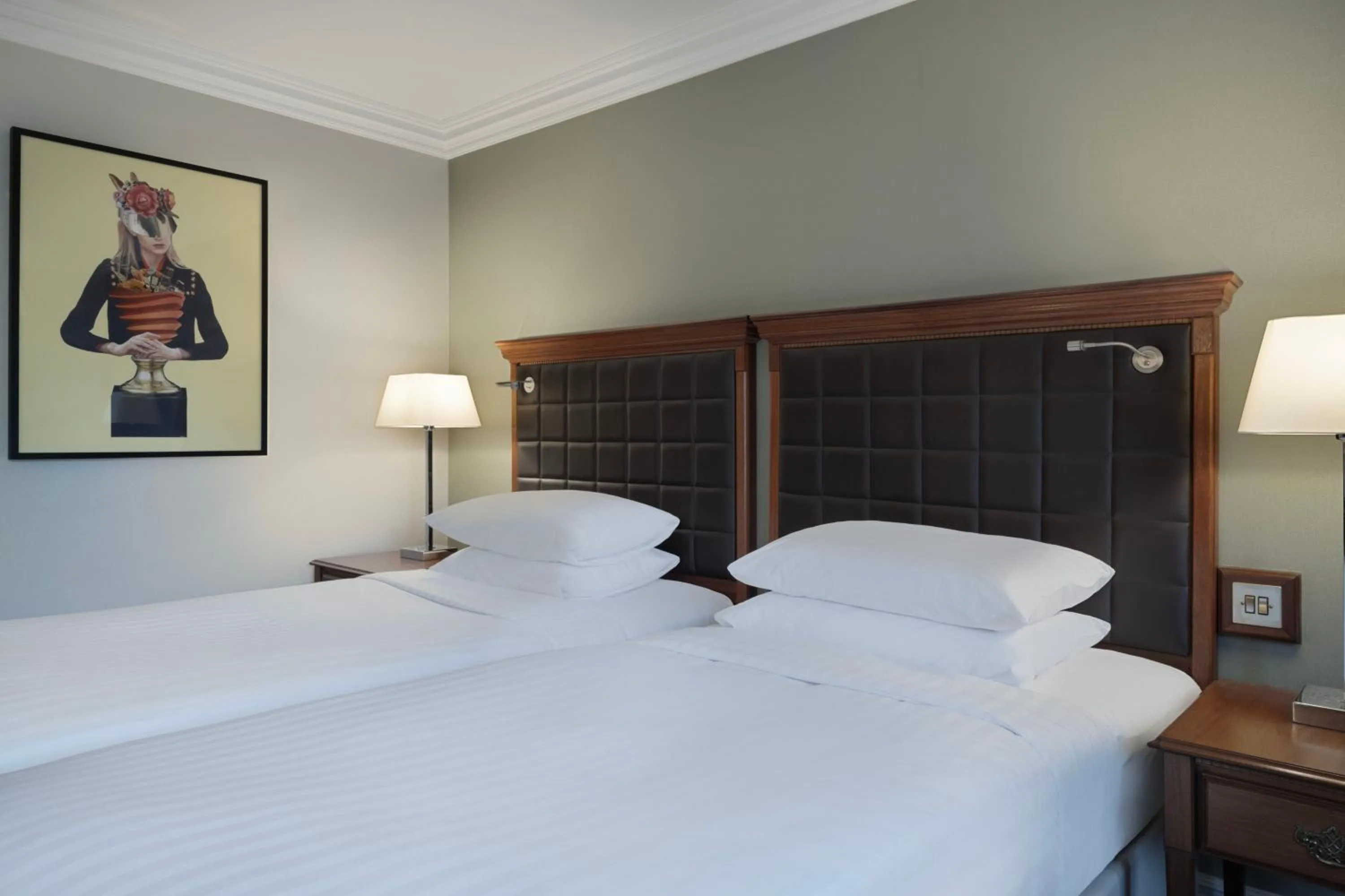 Photo of the whole room, Bed in Delta Hotels by Marriott Huntingdon