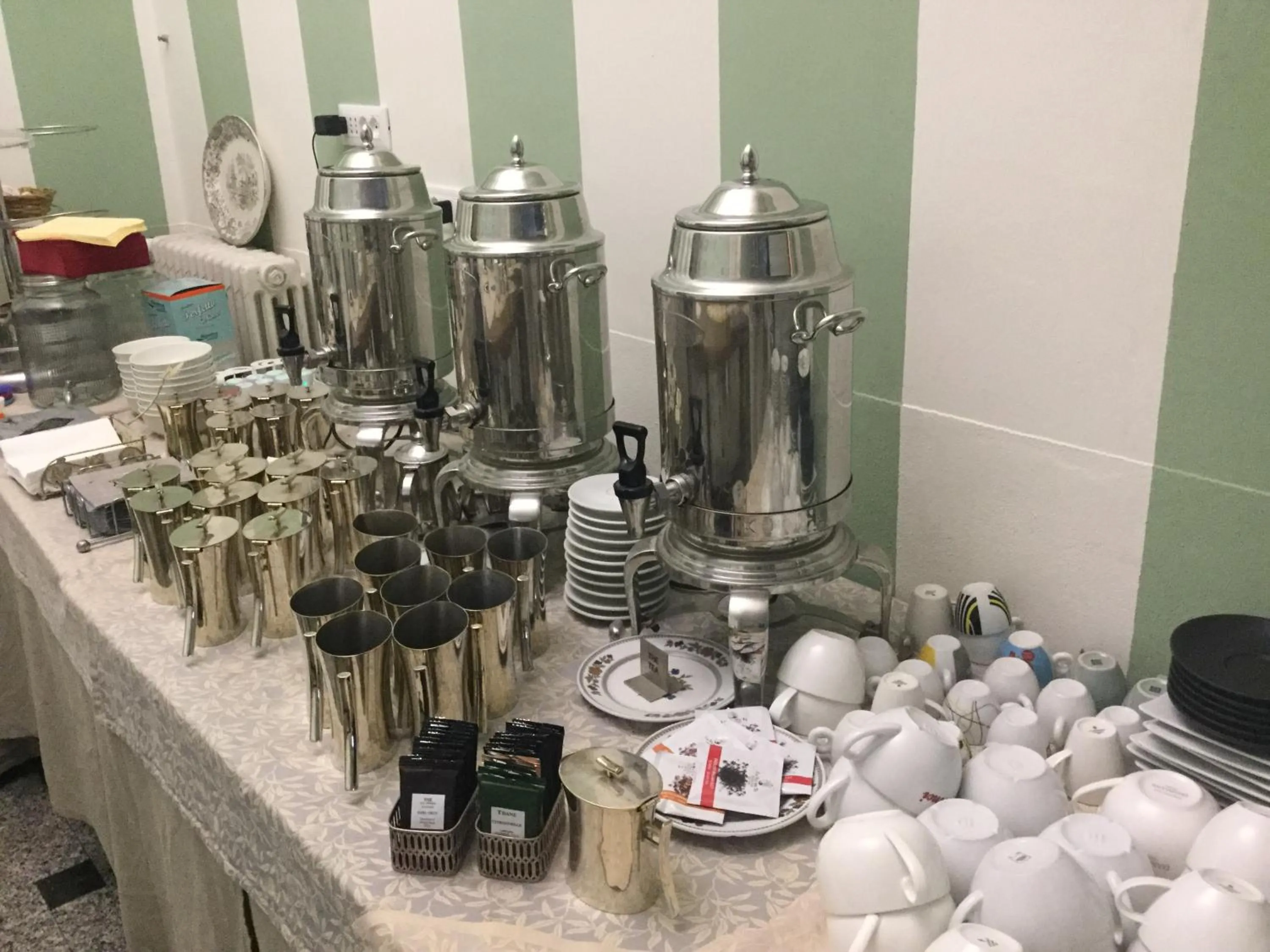 Restaurant/places to eat in Hotel Miramare