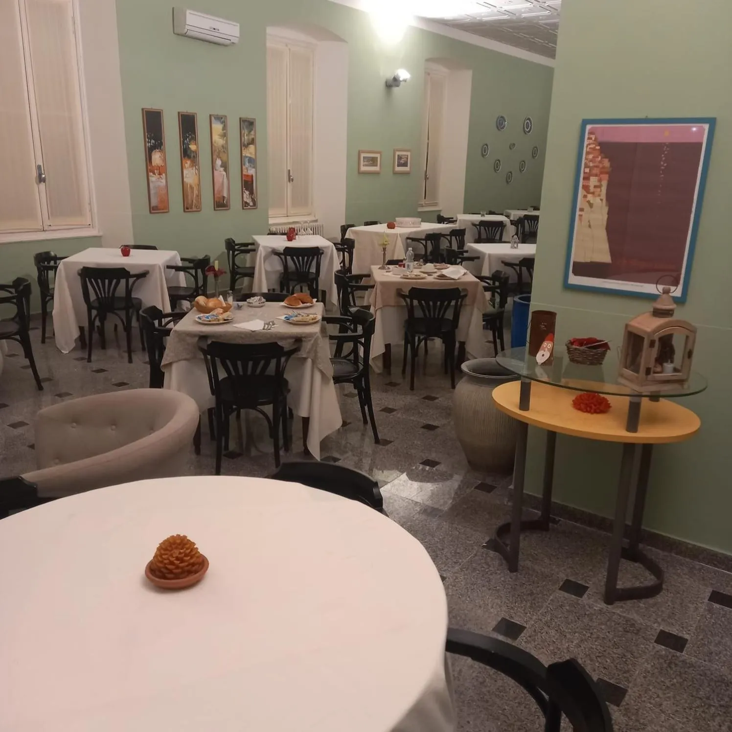 Restaurant/places to eat in Hotel Miramare