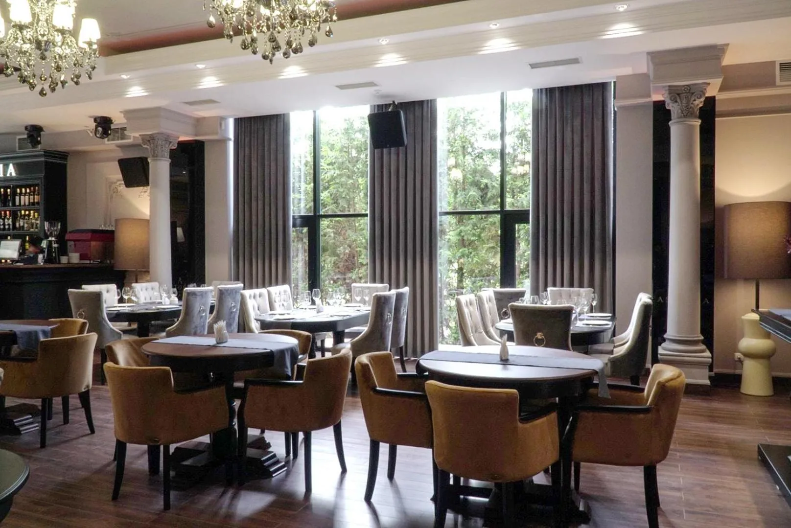 Restaurant/places to eat in ASTORIA Boutique Hotel