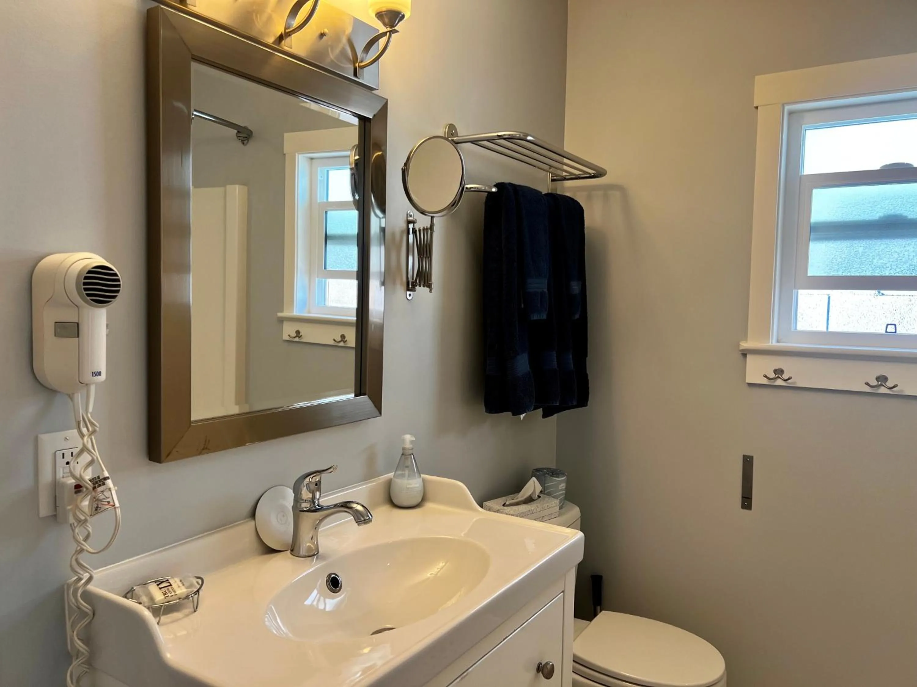 Bathroom in Buccaneer Inn