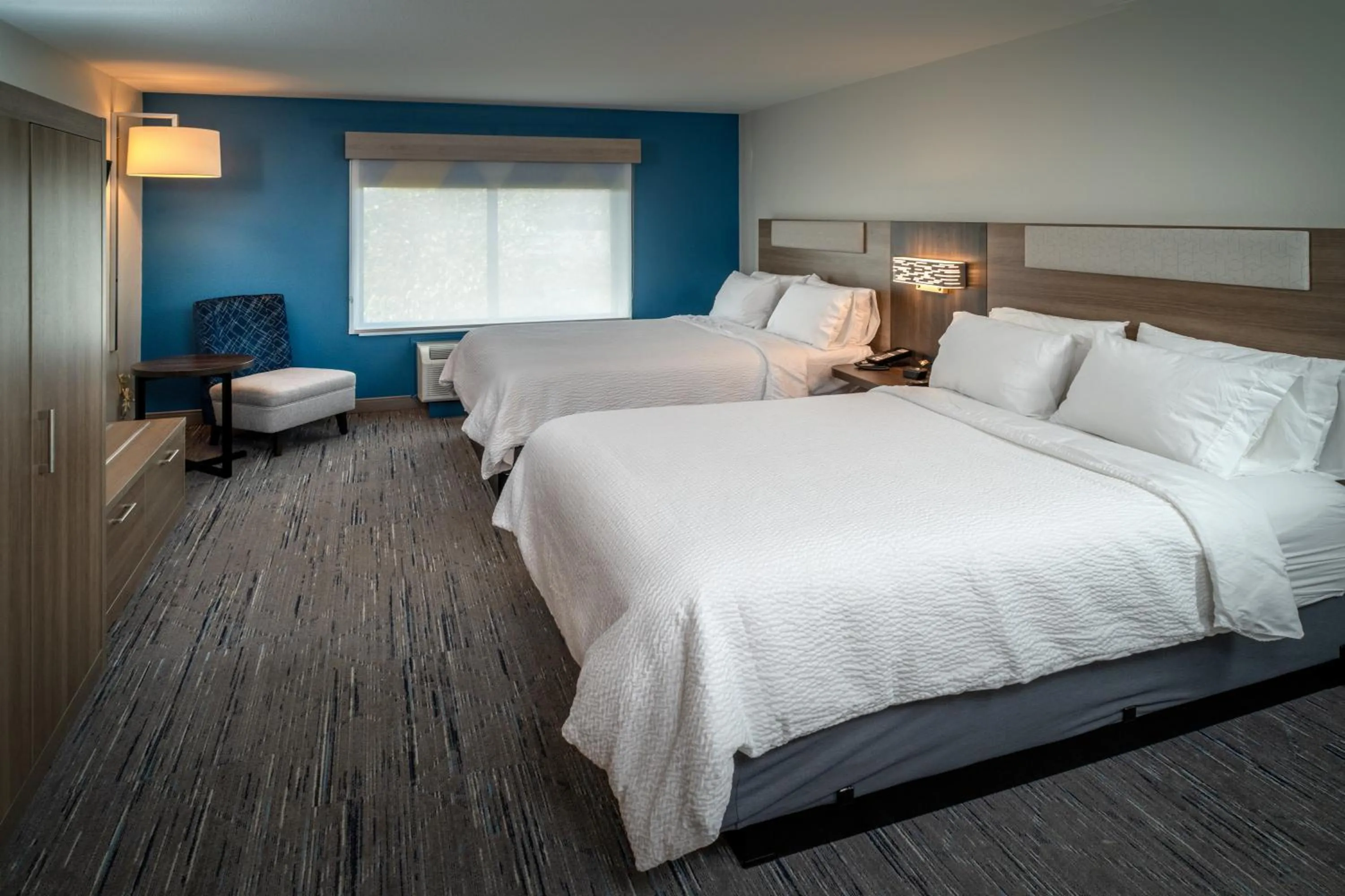 Guests, Bed in Holiday Inn Express & Suites Fairmont by IHG