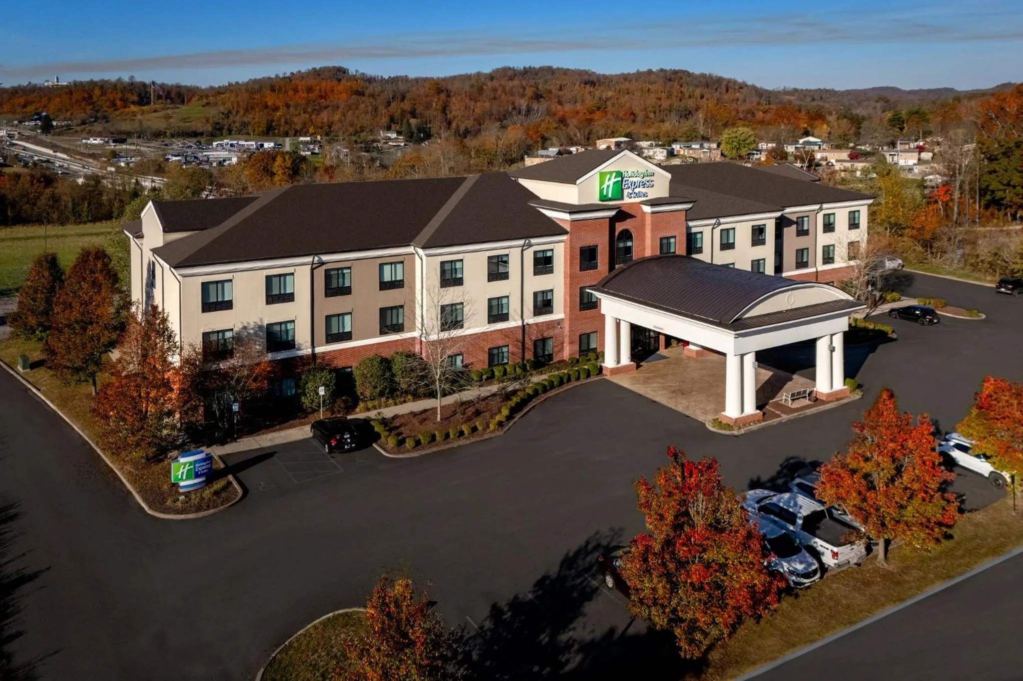 Property building in Holiday Inn Express & Suites Fairmont by IHG